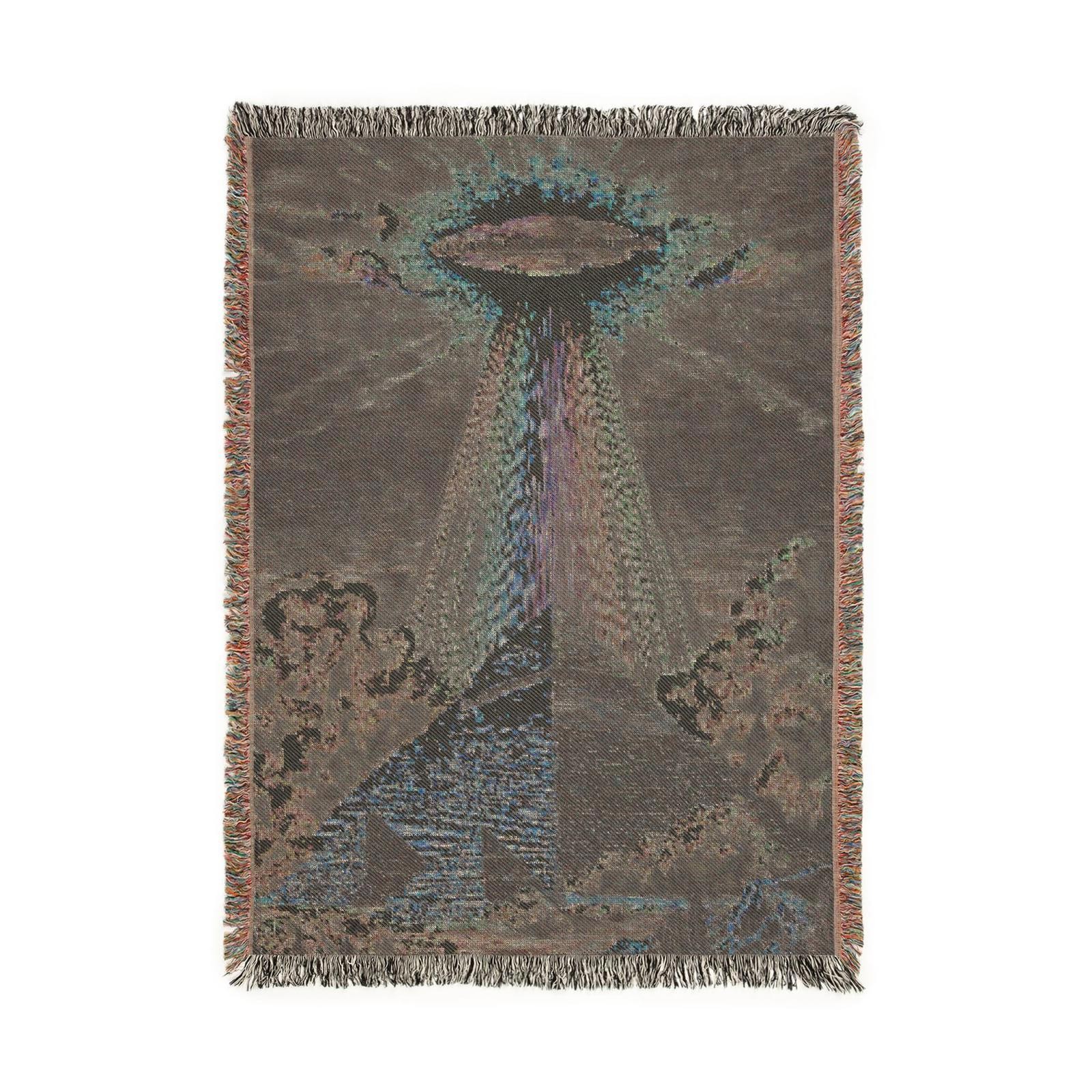 show me aliens building the pyramids but make it heavily distorted [52by37]
