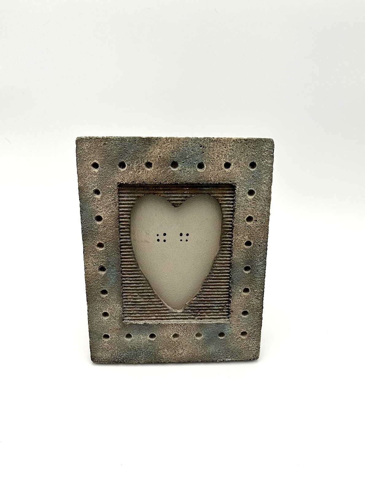 HEART Picture Frame, 9 x 7.5 In. Frame, Fits 4 x 6 In. Photo. Frameology Stain