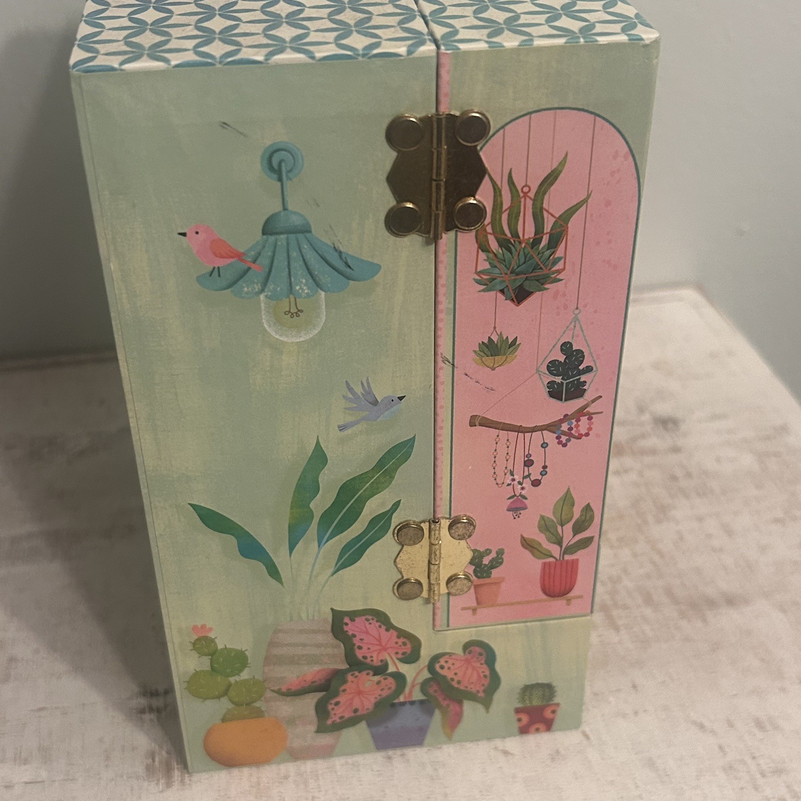 DJECO Musical Jewelry Box for Kids, Multiple Compartments, Enchanting Music