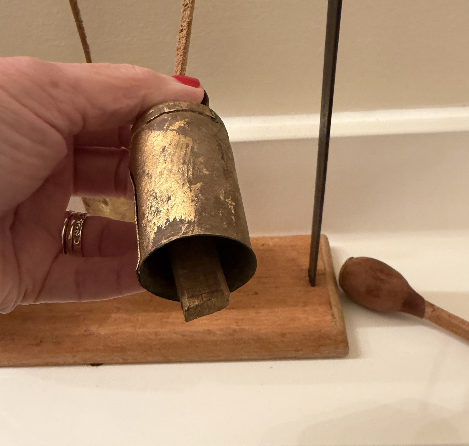 Hanging Bell Graduated Chimes Table Top Metal & Wood /Leather Striker Meditation