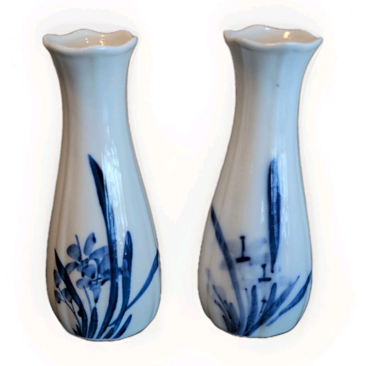Vintage 4″ Blue & White Porcelain Bud Vase Set w/ Floral Design – Made in China