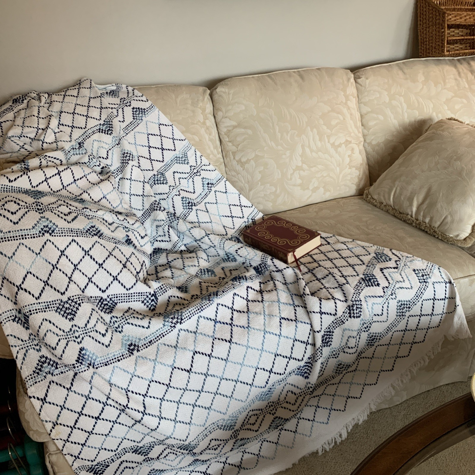 Contemporary White Blue Woven Blanket Throw Geometric 84 x 52″ Cotton