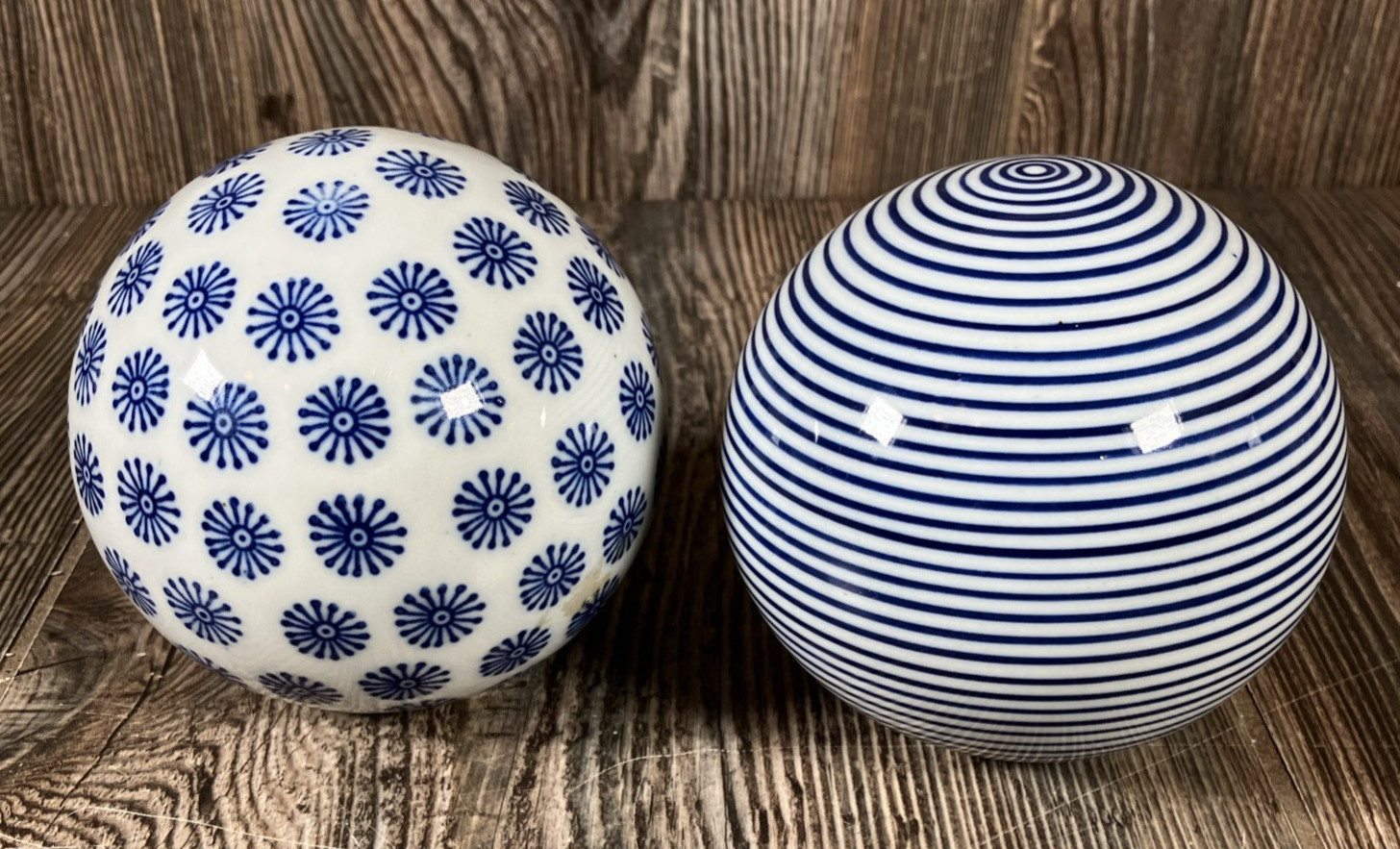 Blue White Swirl/Flower Porcelain 2 Lot Carpet Balls Orbs Decorative 4in Sphere