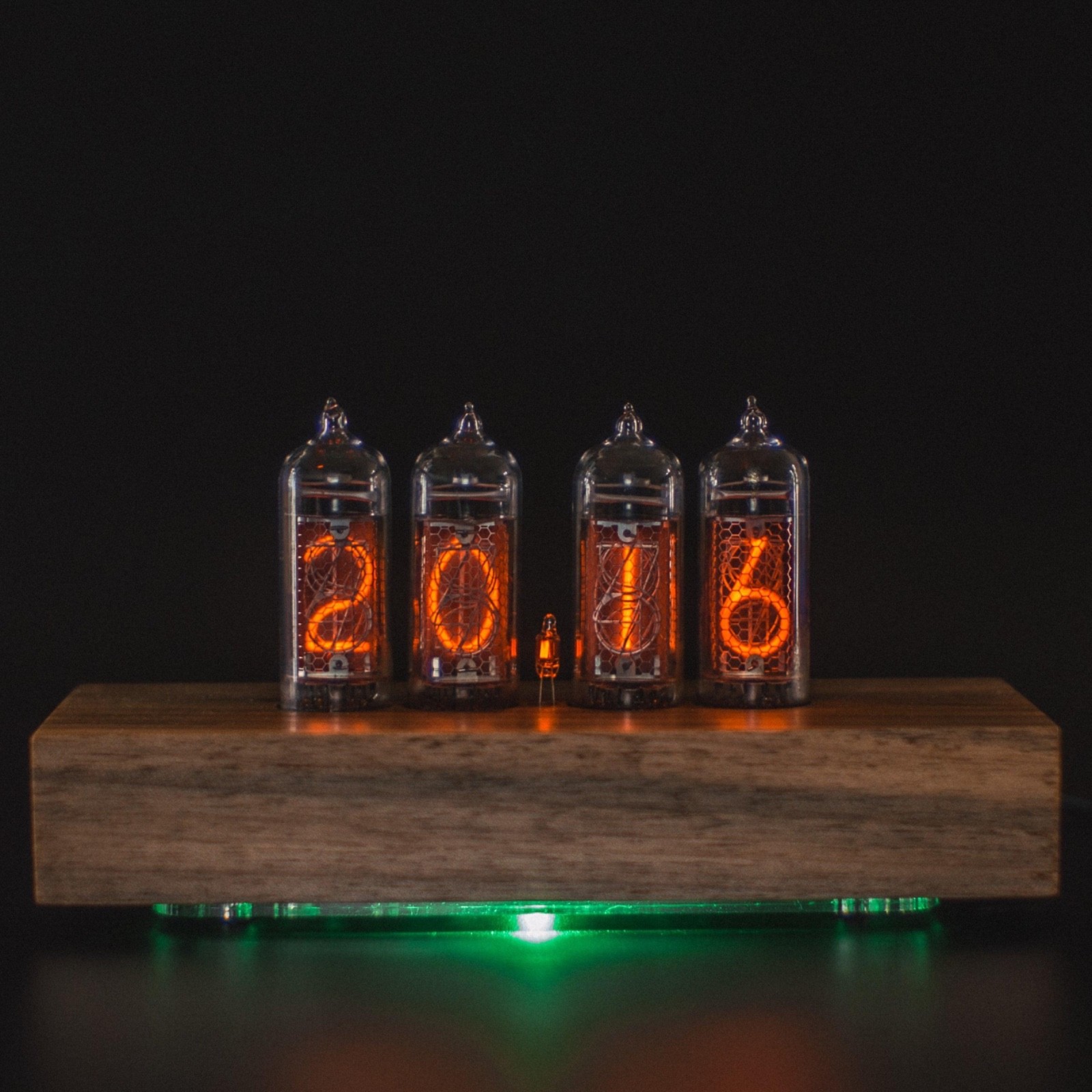 Nixie Star – Nixie Tube clock Walnut Case w/ Spare IN-14 Tube – NEW IN BOX!