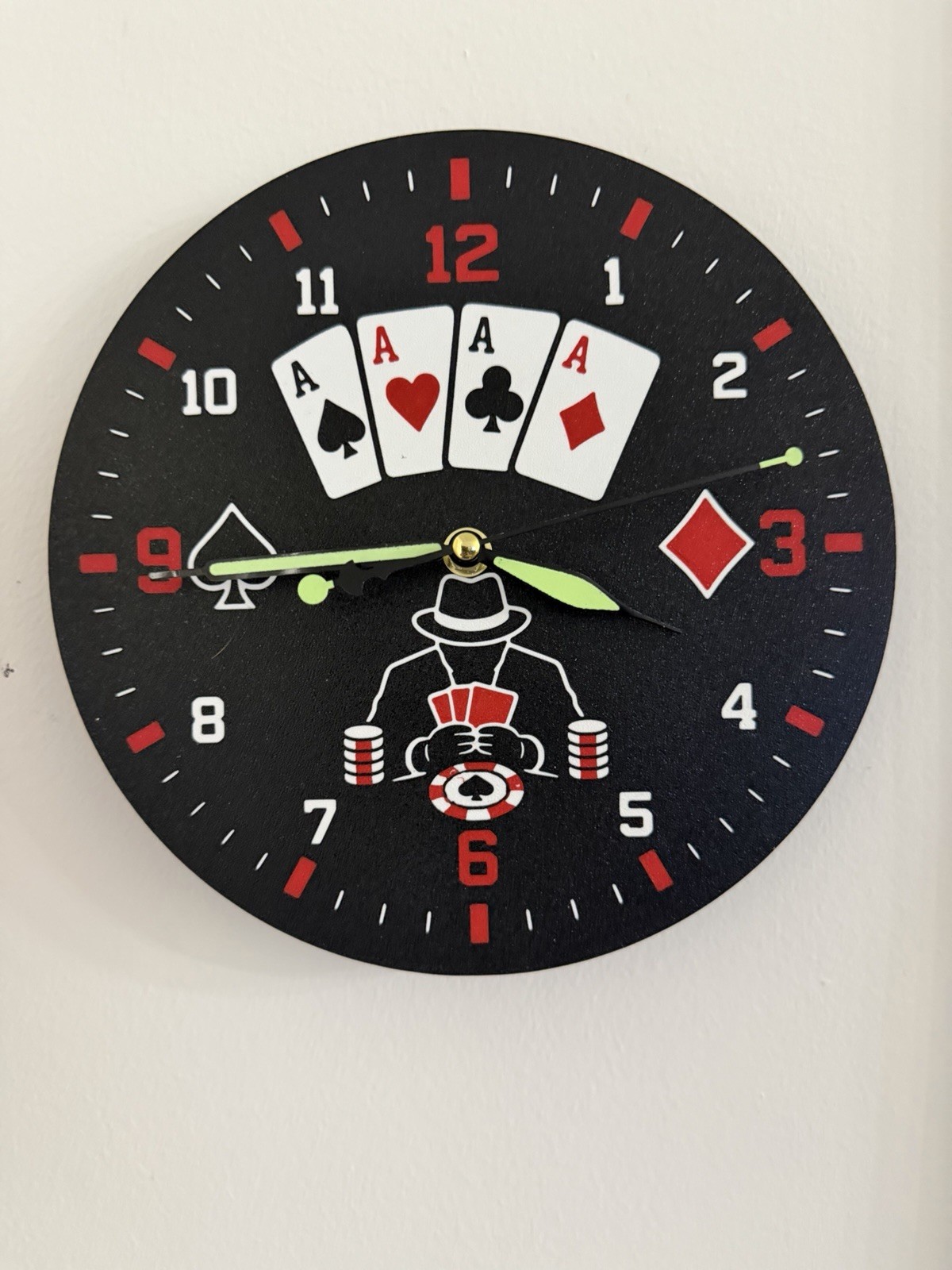 Poker Theme Round Analog Hanging Wall Clock Arabic Numerals Black/Red/White