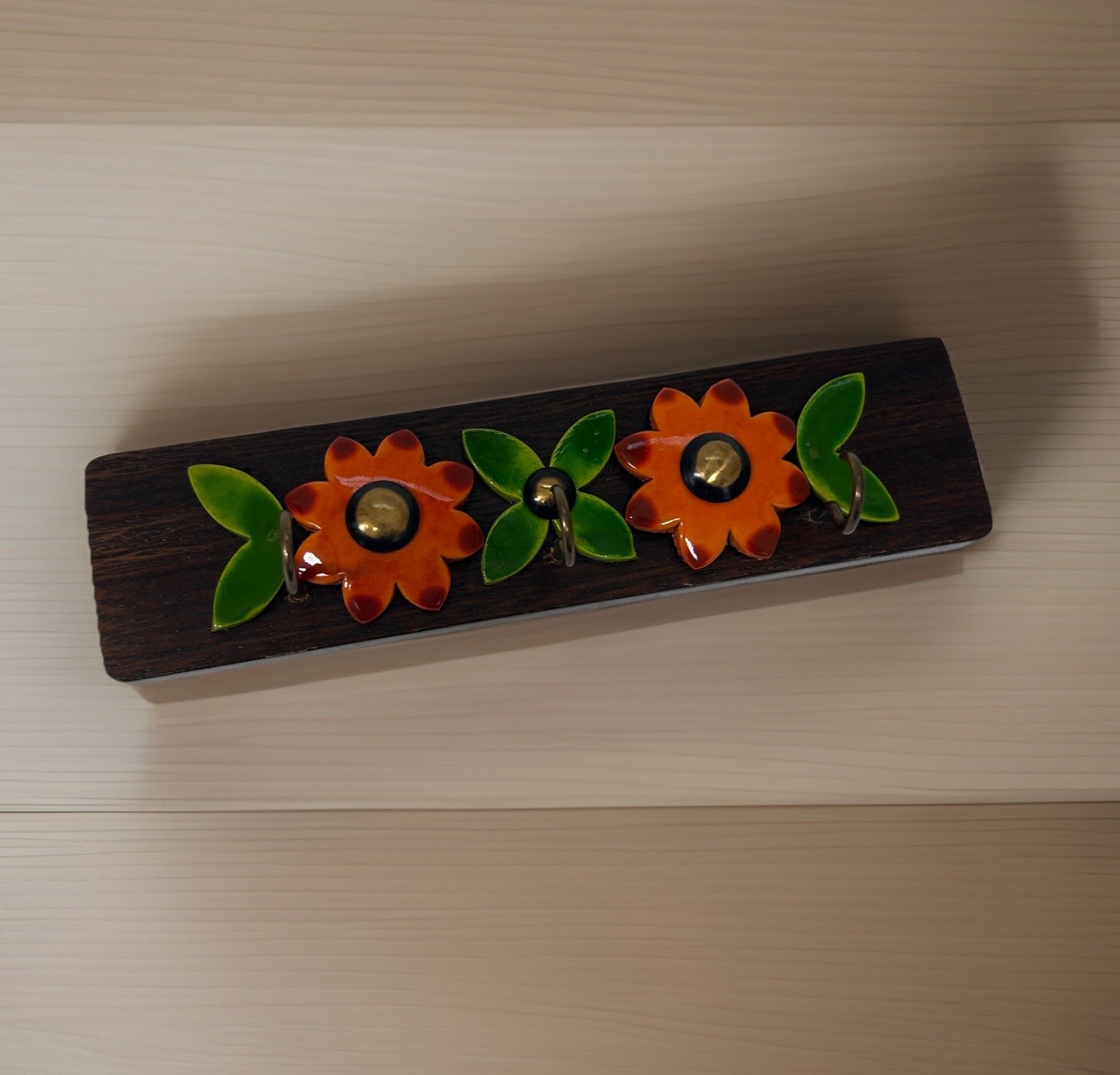 Vintage Mod Wood KEY HOOK Wall Hanging MCM Kitschy Enamel Flowers