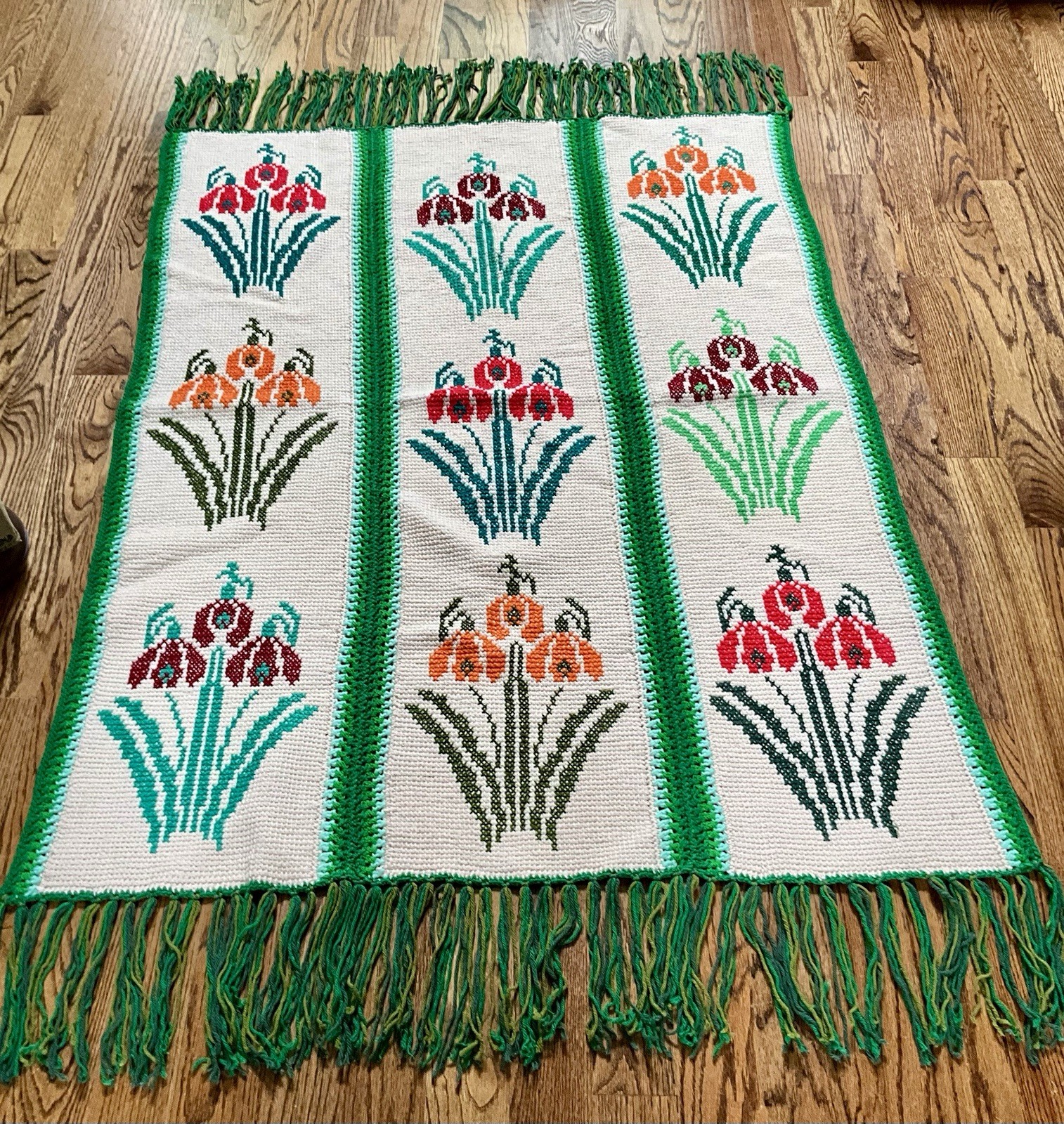 VINTAGE CROCHETED KNIT CROSS STITCH FLORAL AFGHAN THROW