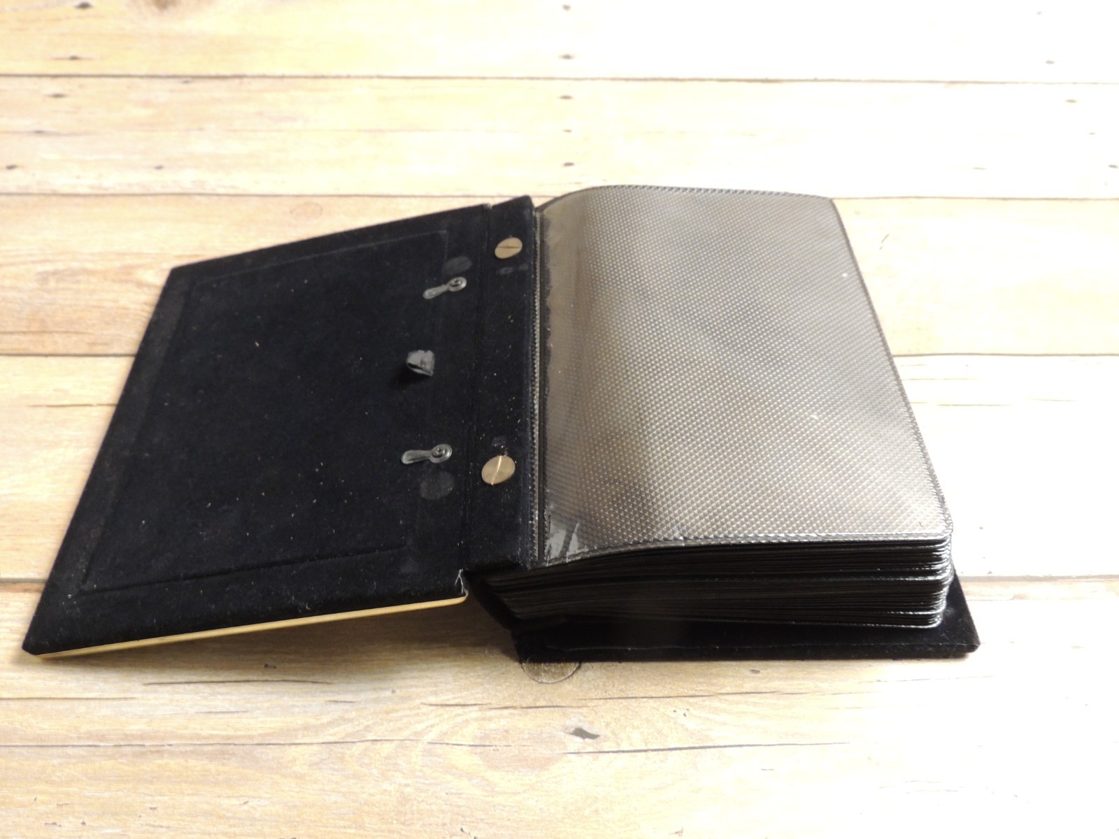 Vintage 1990s Celestial Sun Moon and Stars Gold Tone Framed 4×6 Photo Album Read