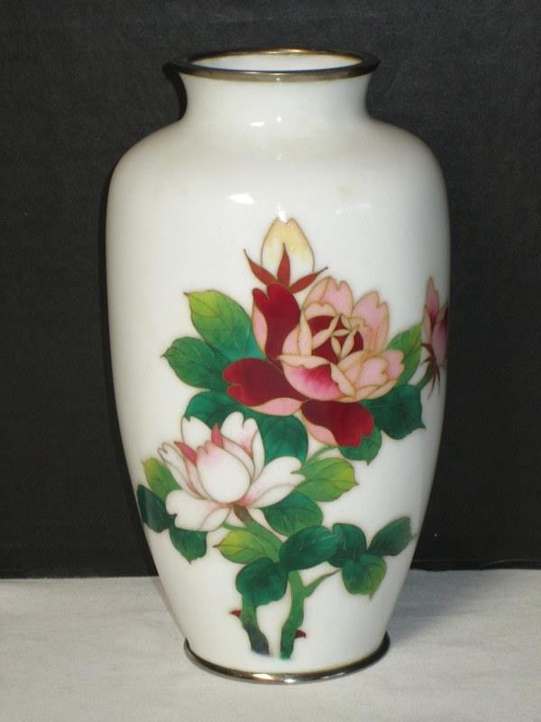 Vintage 7.5″ Japanese Vase – White with Pink & Red Roses – Unknown Maker