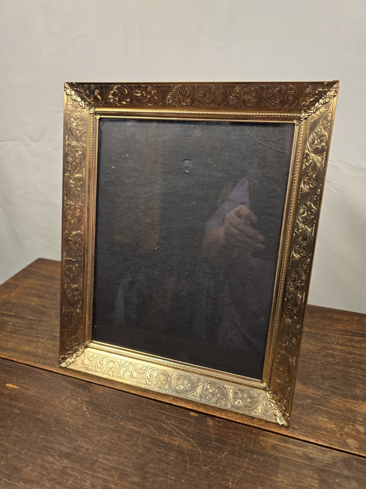 VTG Metal Picture Frame W/Glass Free Standing Photo Size 7.5×9.5 ” In Gallery