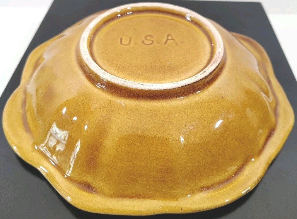 Wash Basin Pottery Drip Pattern gold & white Color, Bottom Marked U.S.A. VTG MCM