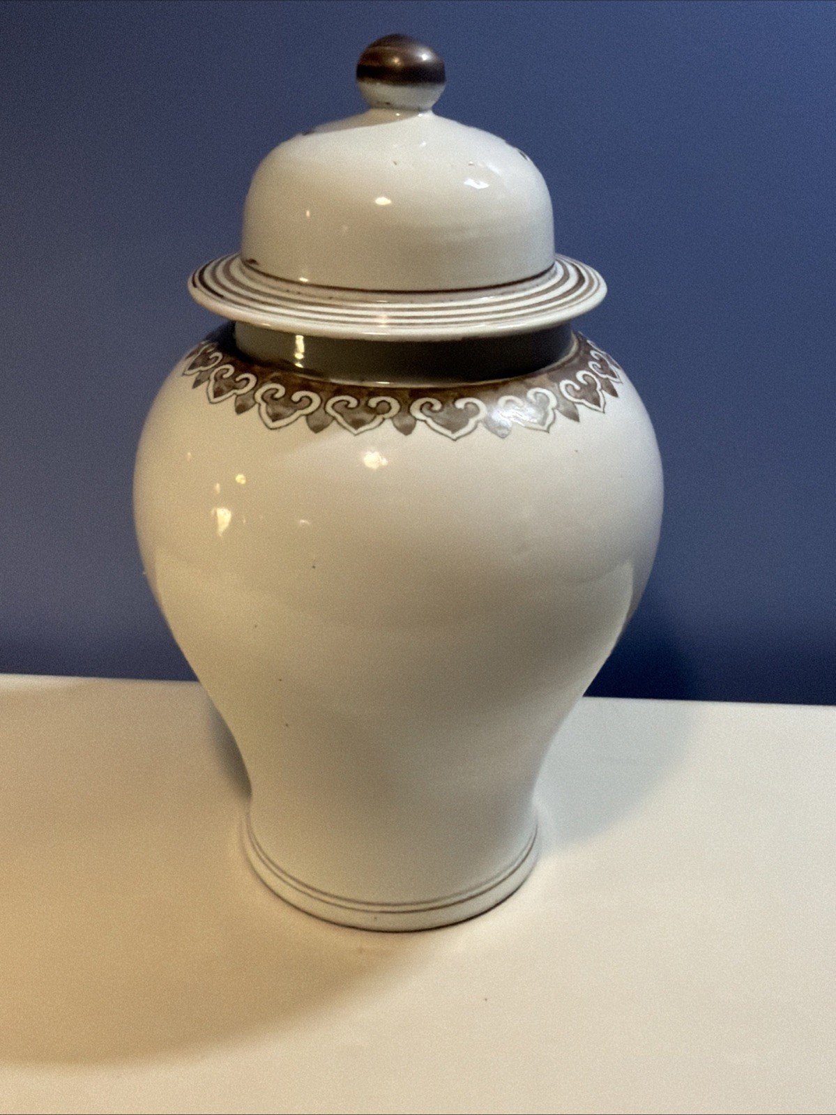 Hong Wu Porcelain Plum Blossom Motif Temple Jar – est 18″ tall – VGC – HANDMADE