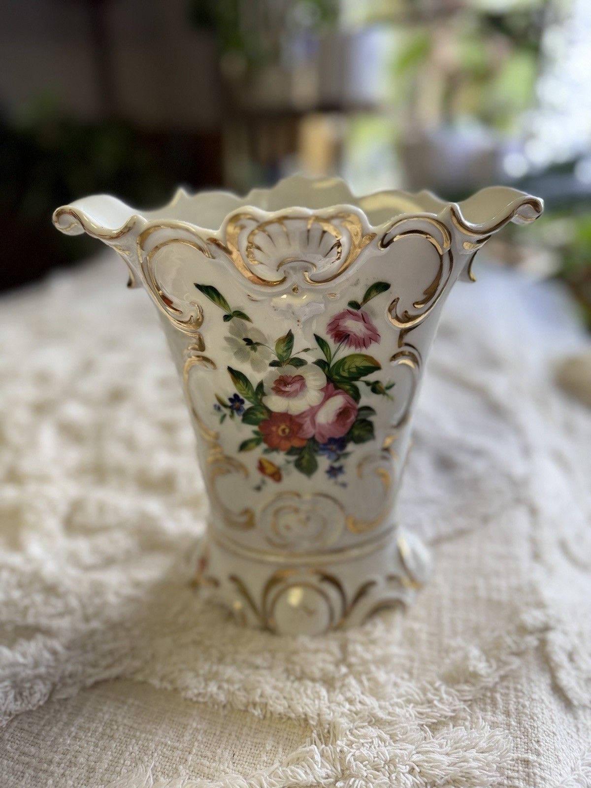 Vintage Ornate Porcelain Vase Floral Gold Gilt White Footed Scalloped 9” Japan