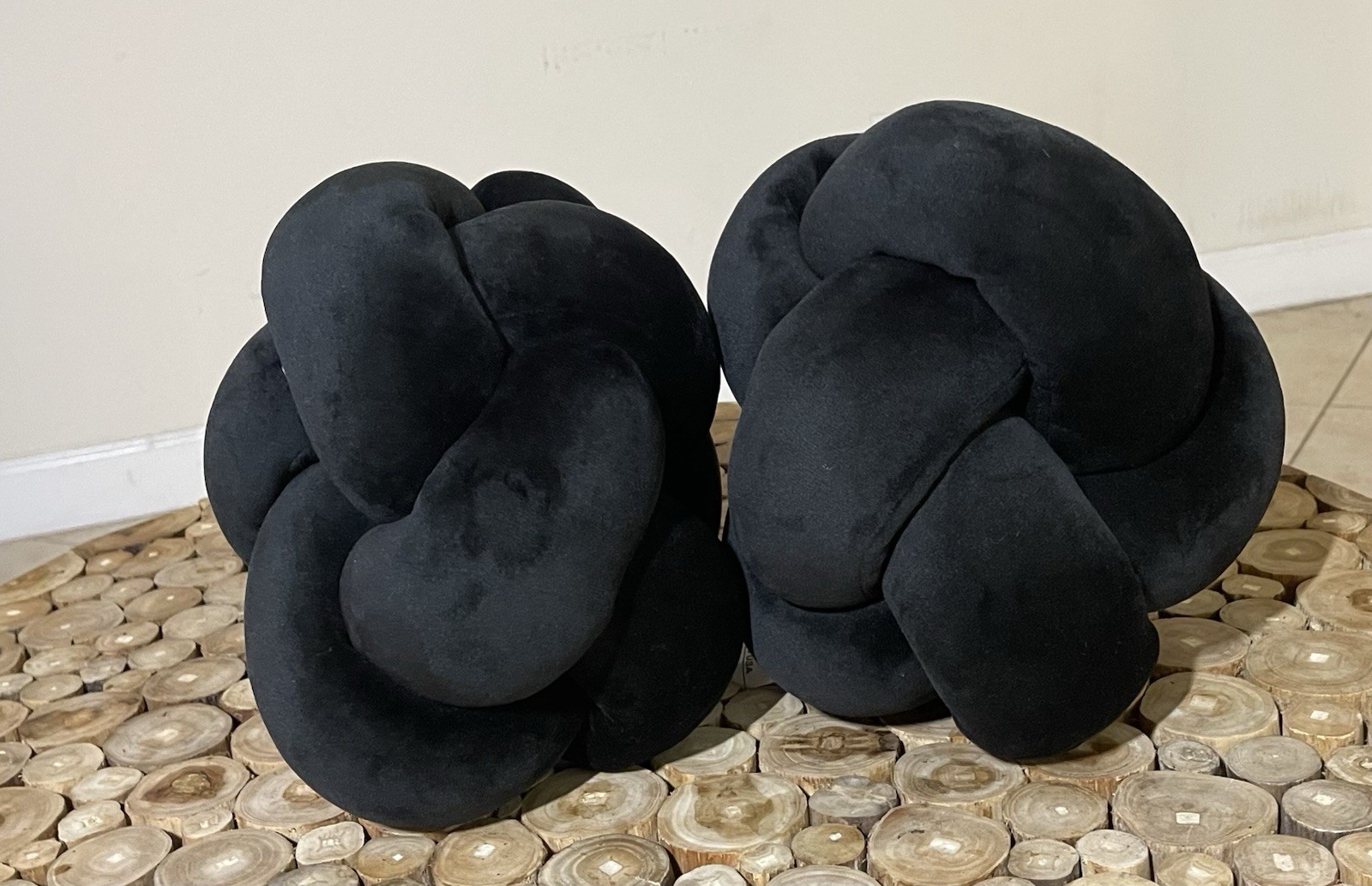 NWT-2 Room Essentials Knot Mod Art Deco 11″ Jet Black Velvet Pillows Memory Foam