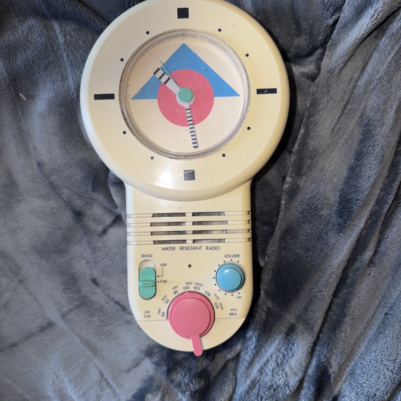 Vintage 1980’s Comtech 2288 AM/FM Water Resistant Shower Radio with Analog Clock