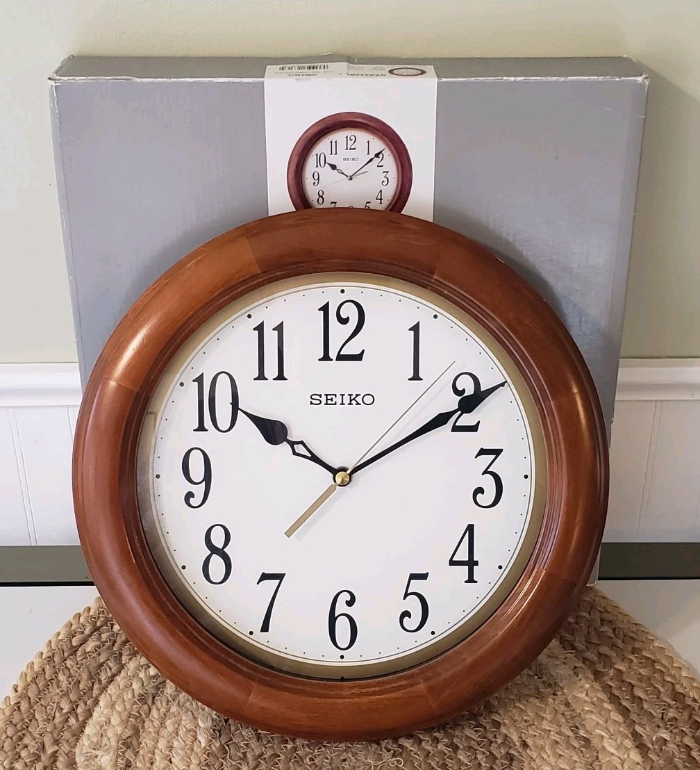 SEIKO ROUND WOODEN WALL CLOCK 11.5″ IN DIAMETER QXA522BLH