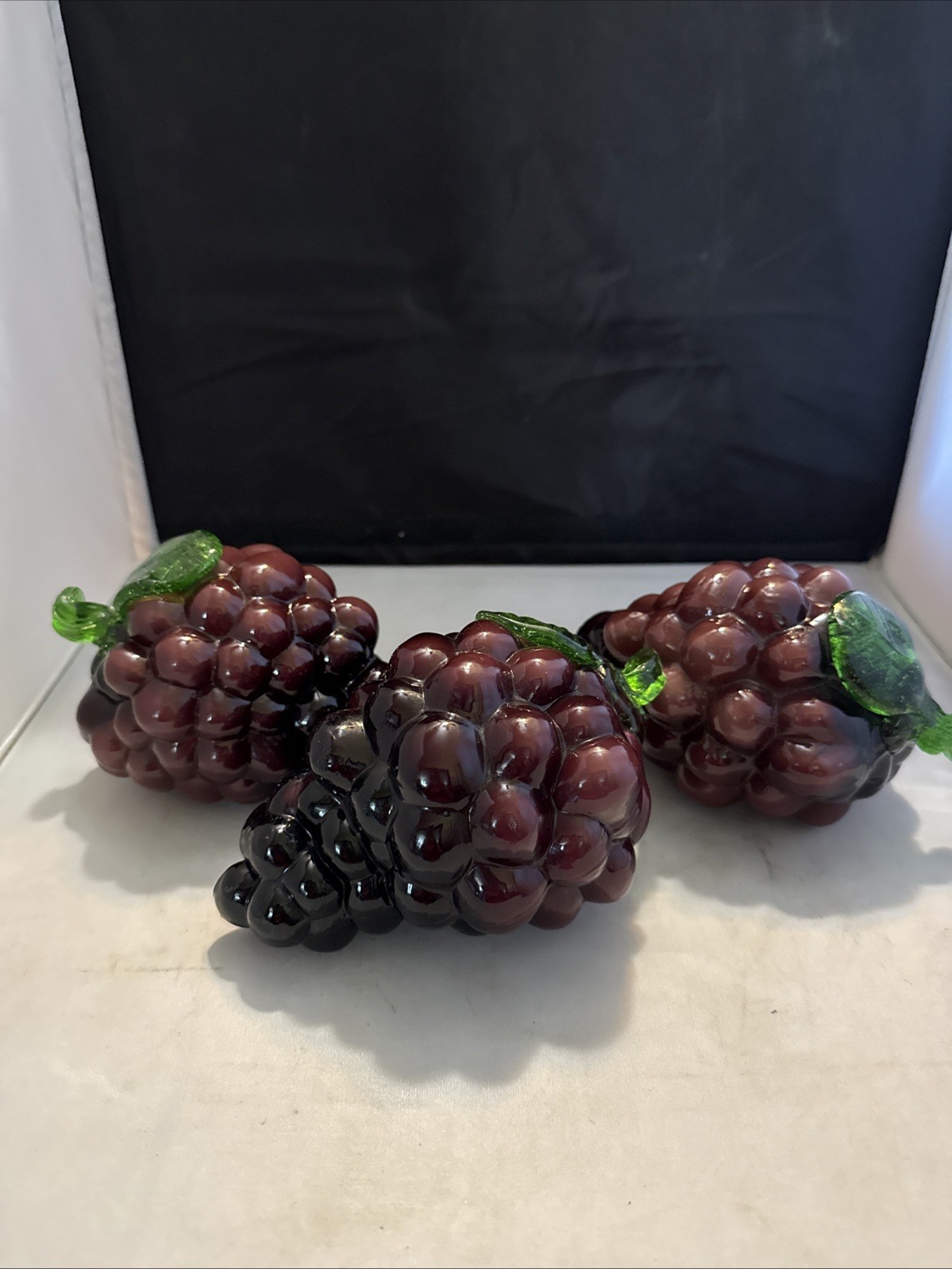 Vintage Art Glass Cluster Bunch Purple Wine Grapes w/Leaf 6.5″ Long