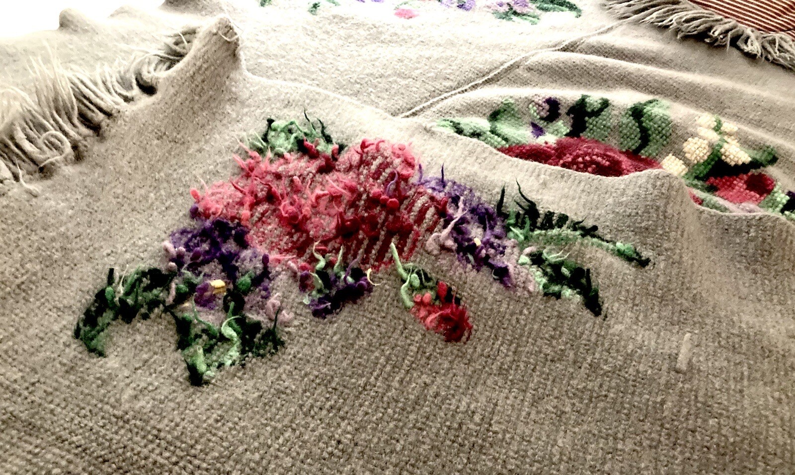 Hand-Knitted? Heavy Purple Fringed Bed Throw w/Bursts of Embroidered Red Roses