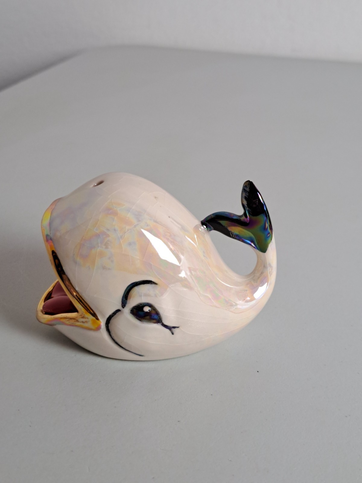 VTG. Baby Whale Opalescent Ceramic Porcelain Ring Holder MCM Gold Trim