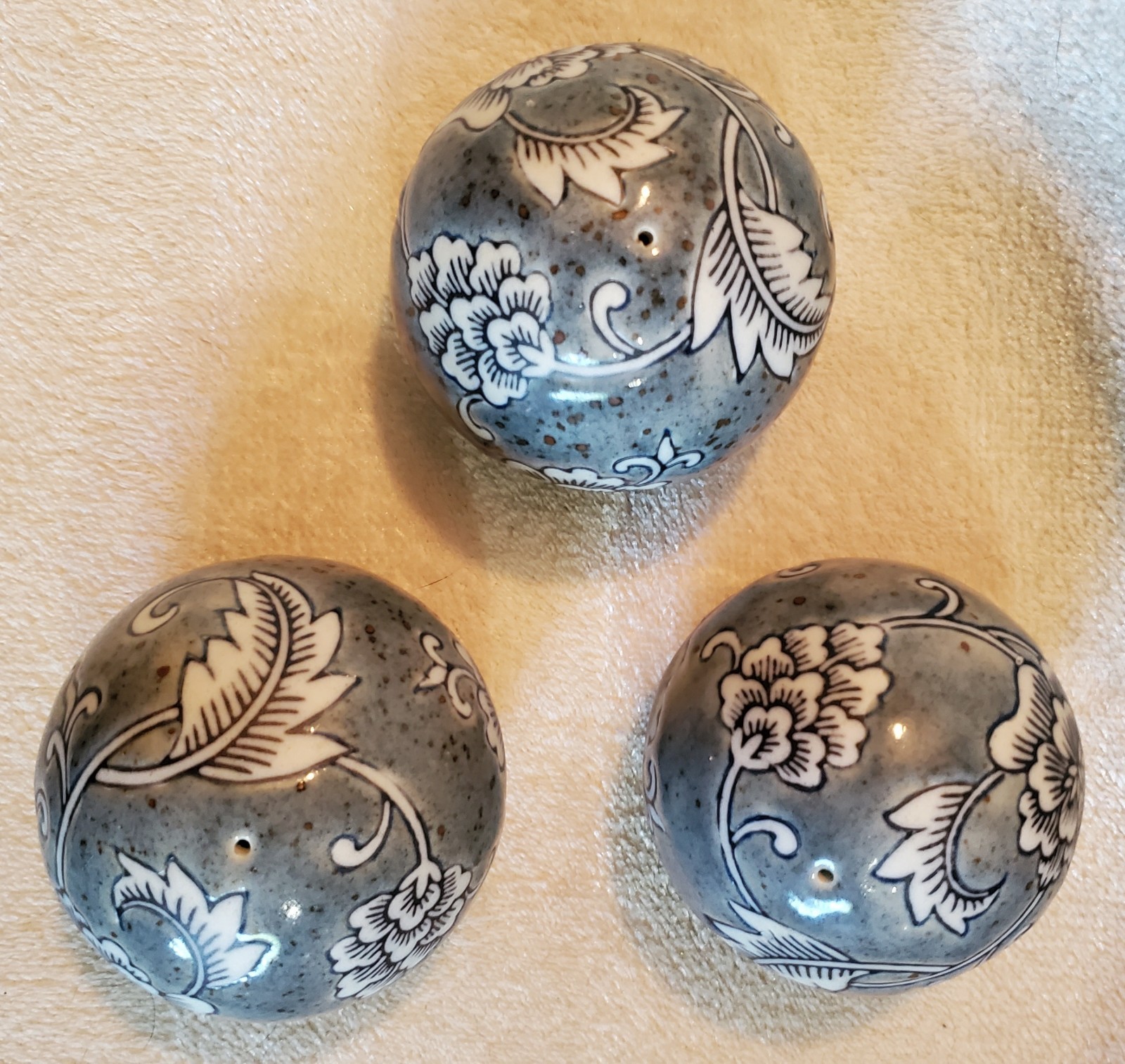 Vintage Set of 3 Carpet Balls Blue Gray White Speckled Ceramic Porcelain Decor