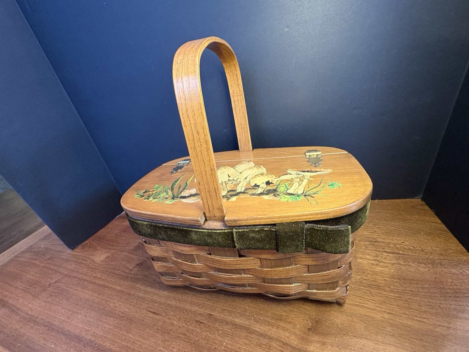 Vintage 1975 Mushroom Reed Basket w/ Handle & Hinged Lid Fabric Lined & Signed