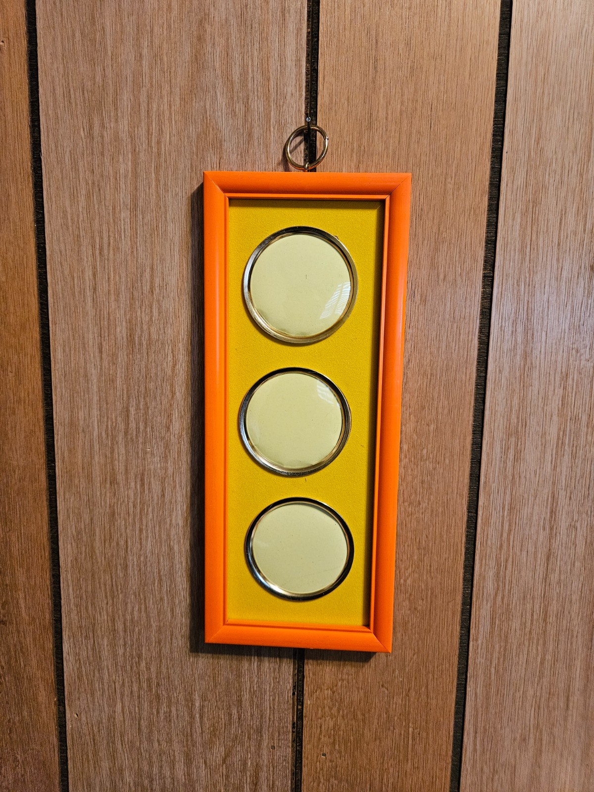 VTG Hanging wall photo frame in six colors 3 photos made in Japan (per piece)