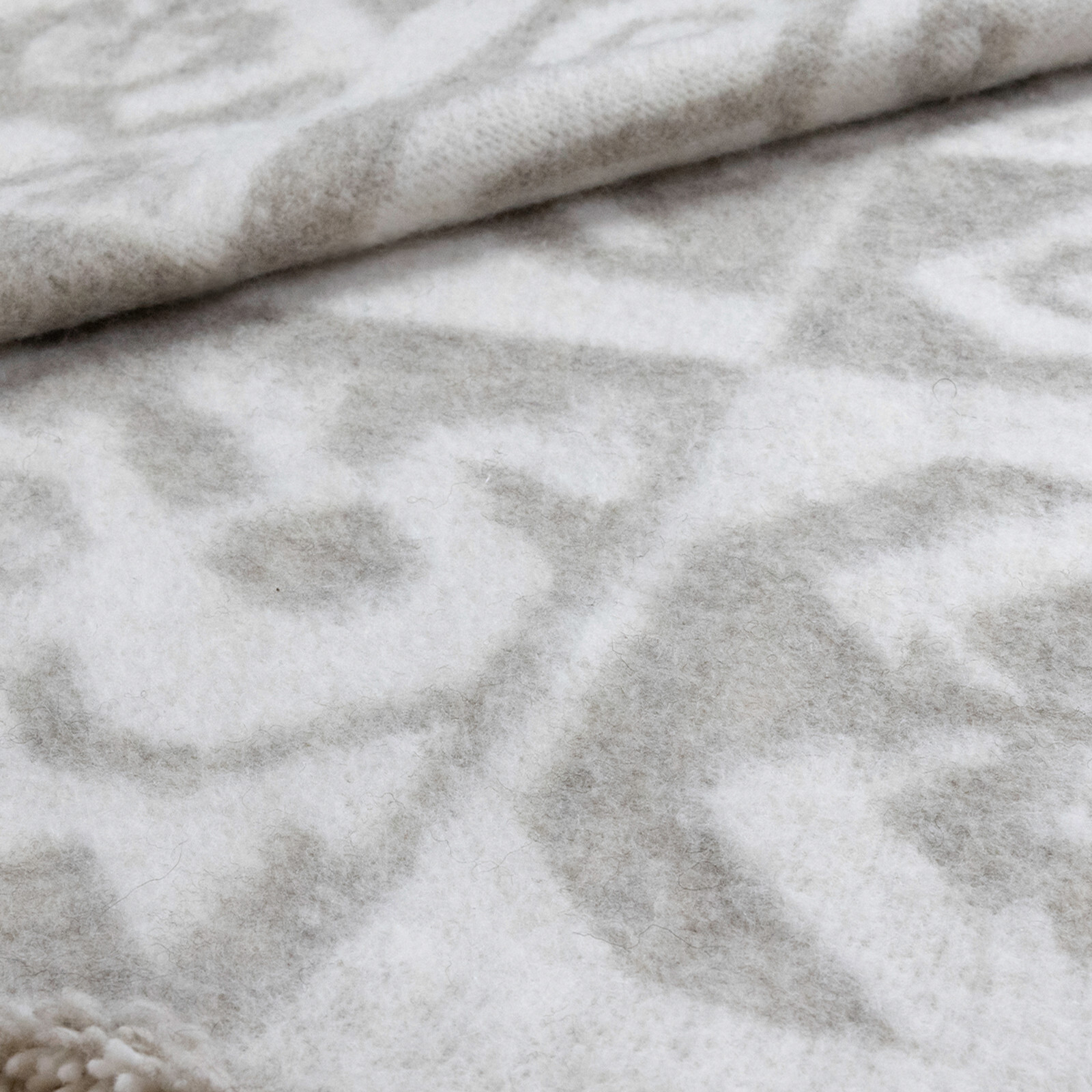 Handwoven Soft & Warm Heavy Thick Llama Wool Blanket – Ivory/Gray XL 94×79 in