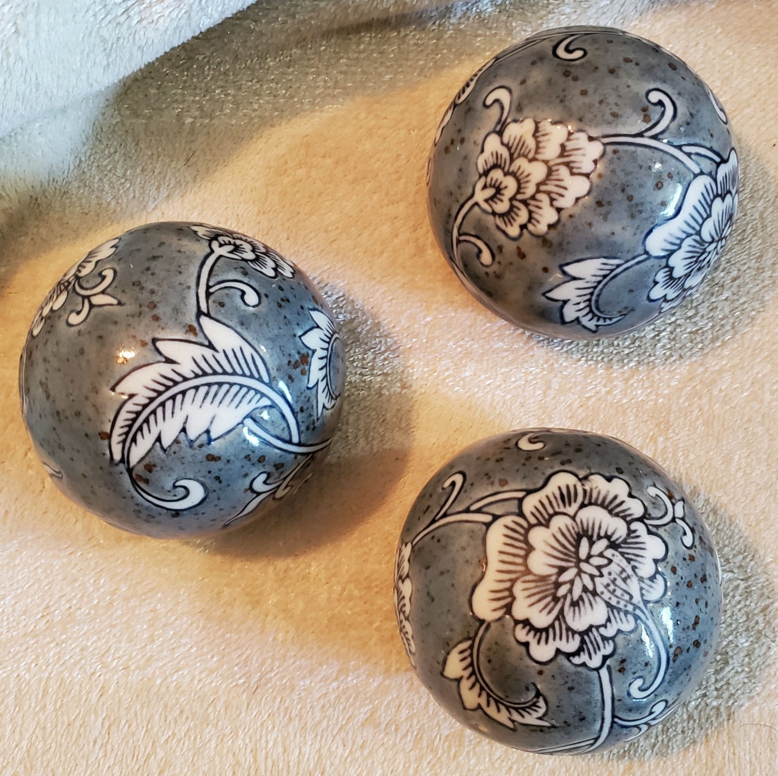 Vintage Set of 3 Carpet Balls Blue Gray White Speckled Ceramic Porcelain Decor