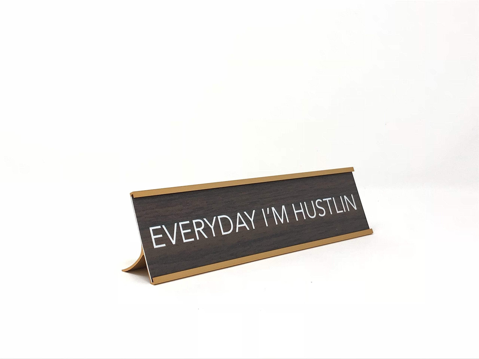 LEMONSODA Novelty Nameplate Style Desk Sign (Everyday I’m Hustlin) – Brown