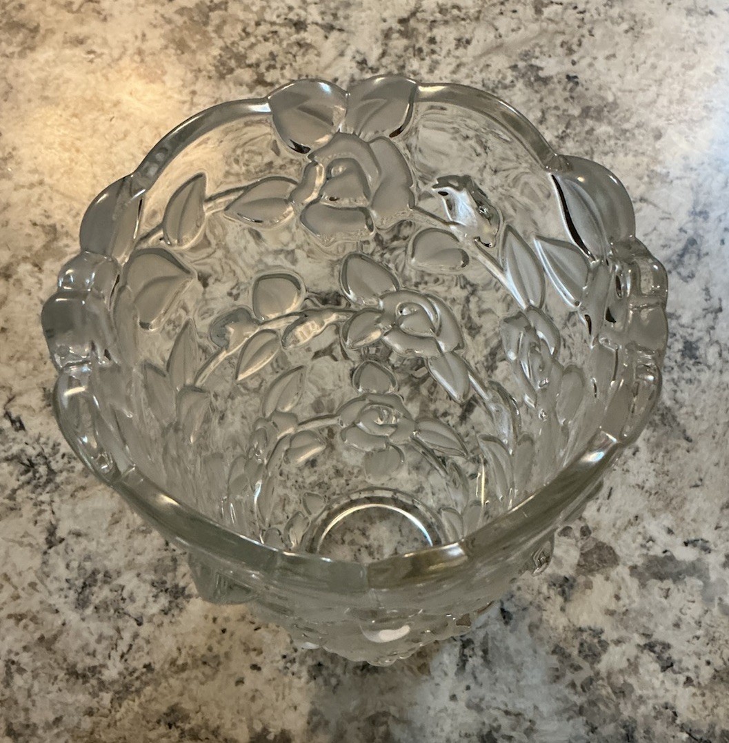 VTG Vase Thick Clear Crystal Glass Floral Motif 10″ Heavy Elegant