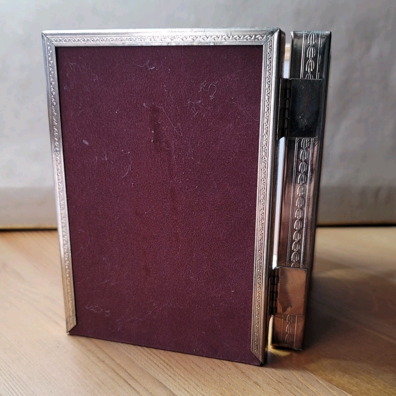 Vintage Kmart Triple Folding Picture Frame Brass Tone 3.5×5 w Original Inserts