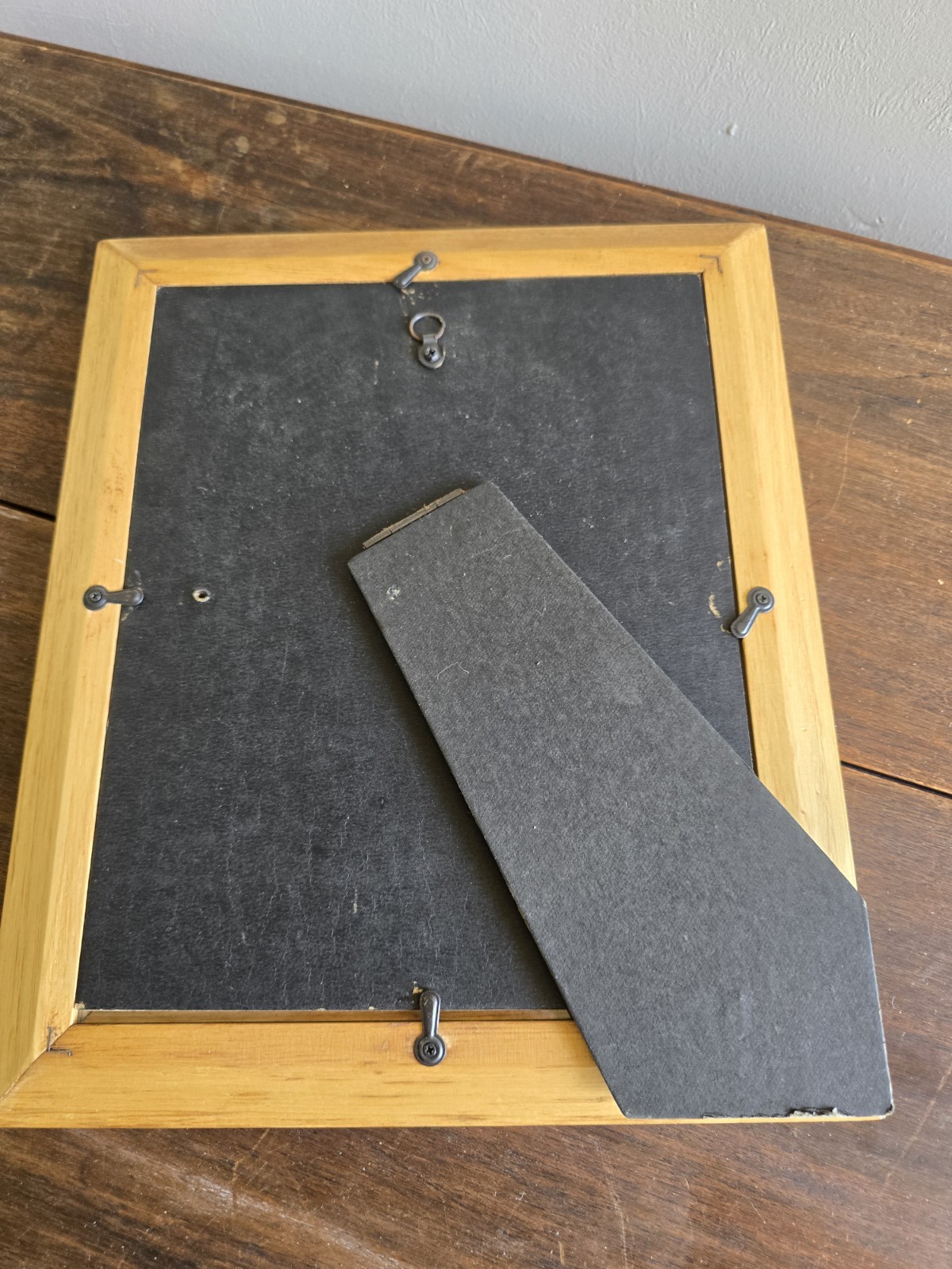 Set Of 2 Light Brown Wood Ornate Free Standing Picture Frames Photo Size 8×10″