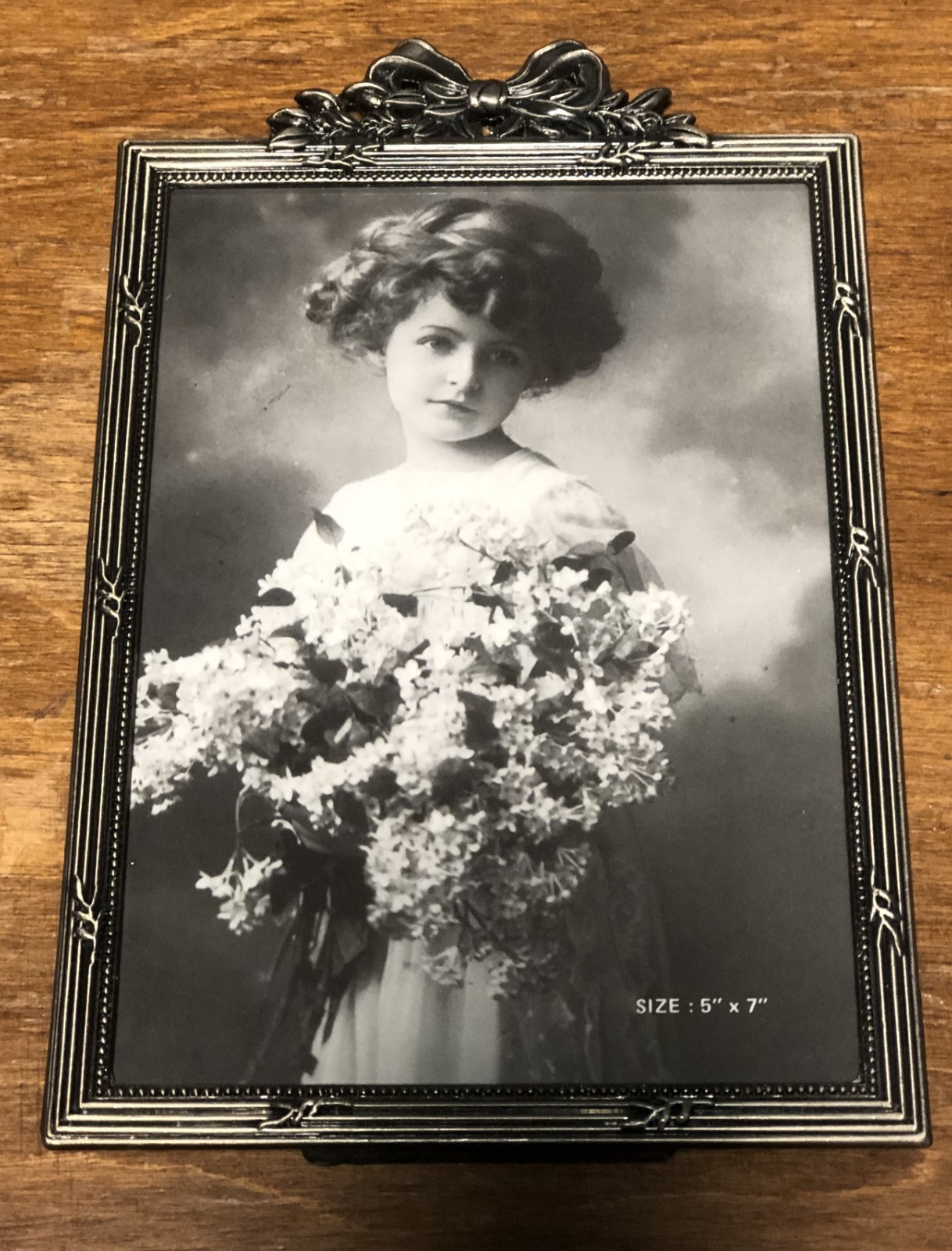 Metal Easel Back Tabletop Antique Style 5×7 Photo Frame W/ Ornate Ribbon On Top