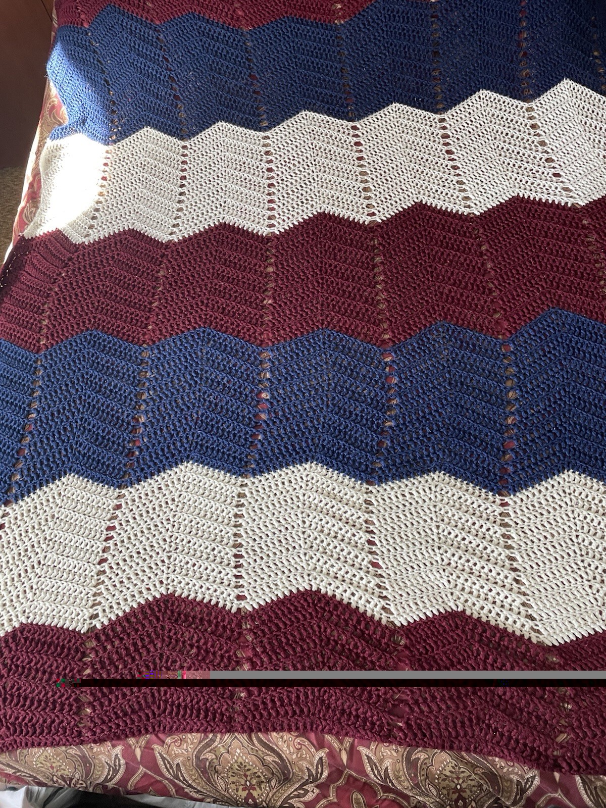 Red White Blue Hand Knit Afghan Lg Chevron Style Loose Knit 250 Yr USA 76×60