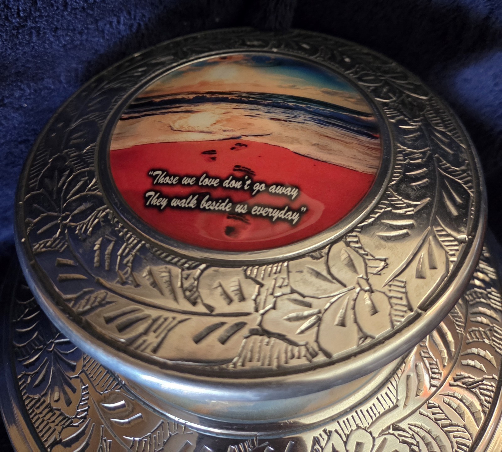 Footprints in The Sand Urn for Human Ashes – Large Cremation Urn for Adults