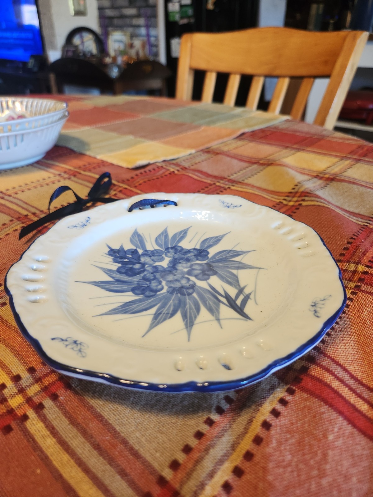 WMG 2007 Blue and White reticulated Wall decor only 6.5″ ready to hang