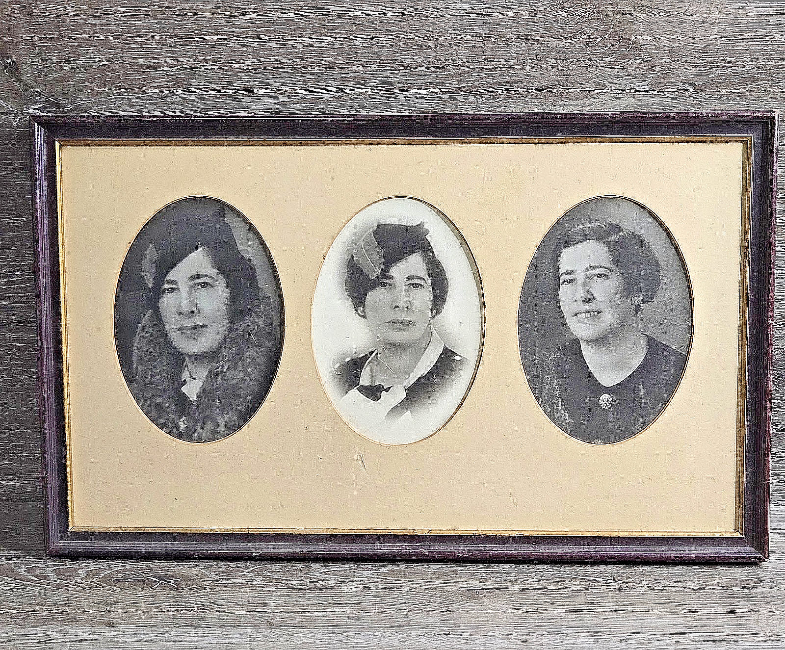 Vintage 1930 Art Deco Triple Portrait Photograph Woman in Wood Frame Easel 19×12