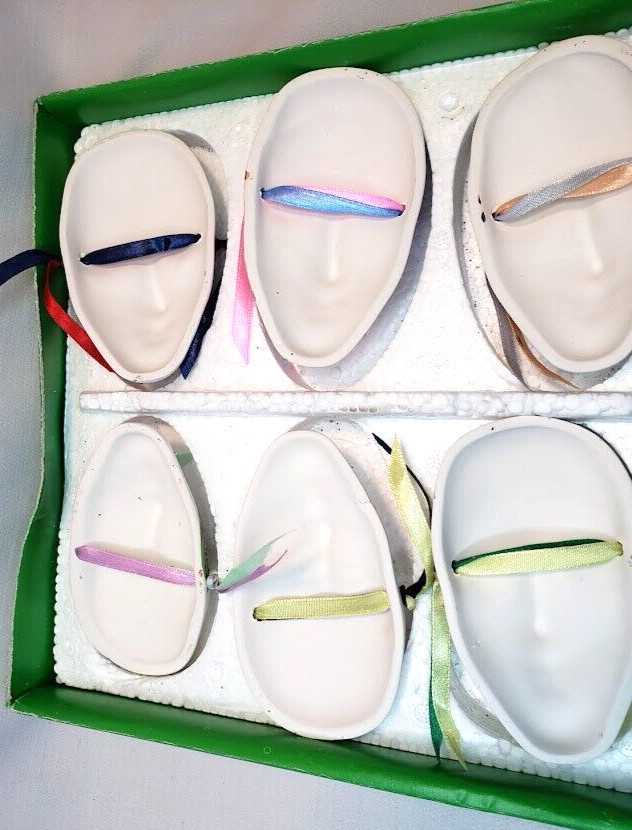 Beautiful Set of 6 Harlequin Mask Margi Gras Mask Wall Hanging Each is 4″ x 3″