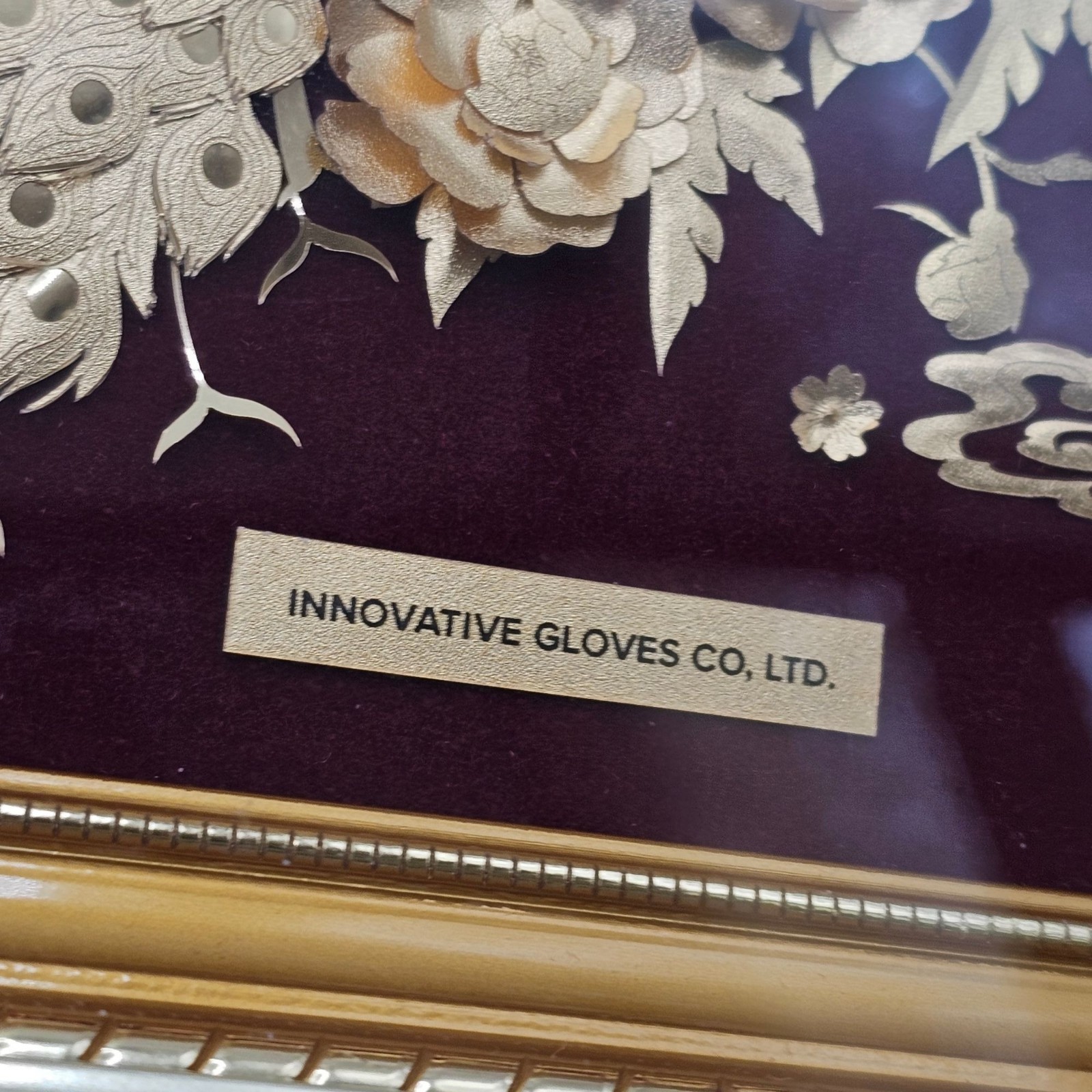Innovative Gloves Art Frame Gold Frame Red Velvet Matted 3D Peacock Dried Floral