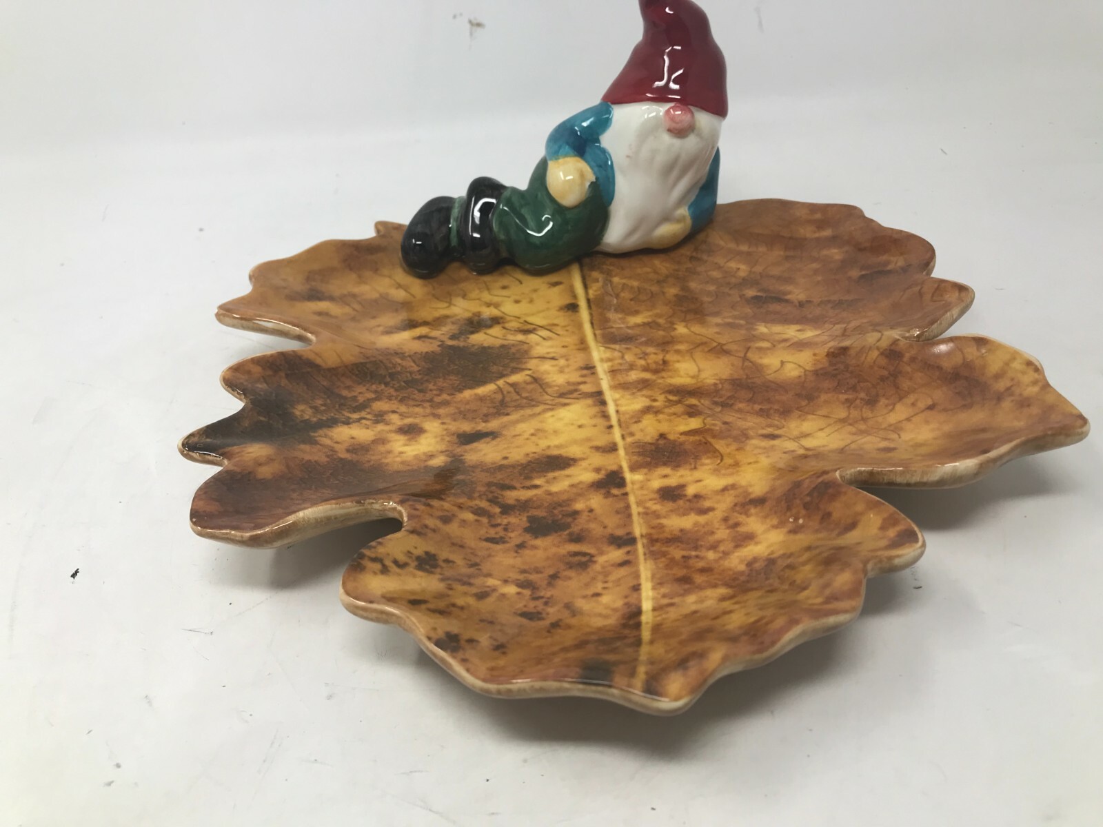 Maxcera Ceramic 10in Gnome Leaf Serving Plate AA02B49031