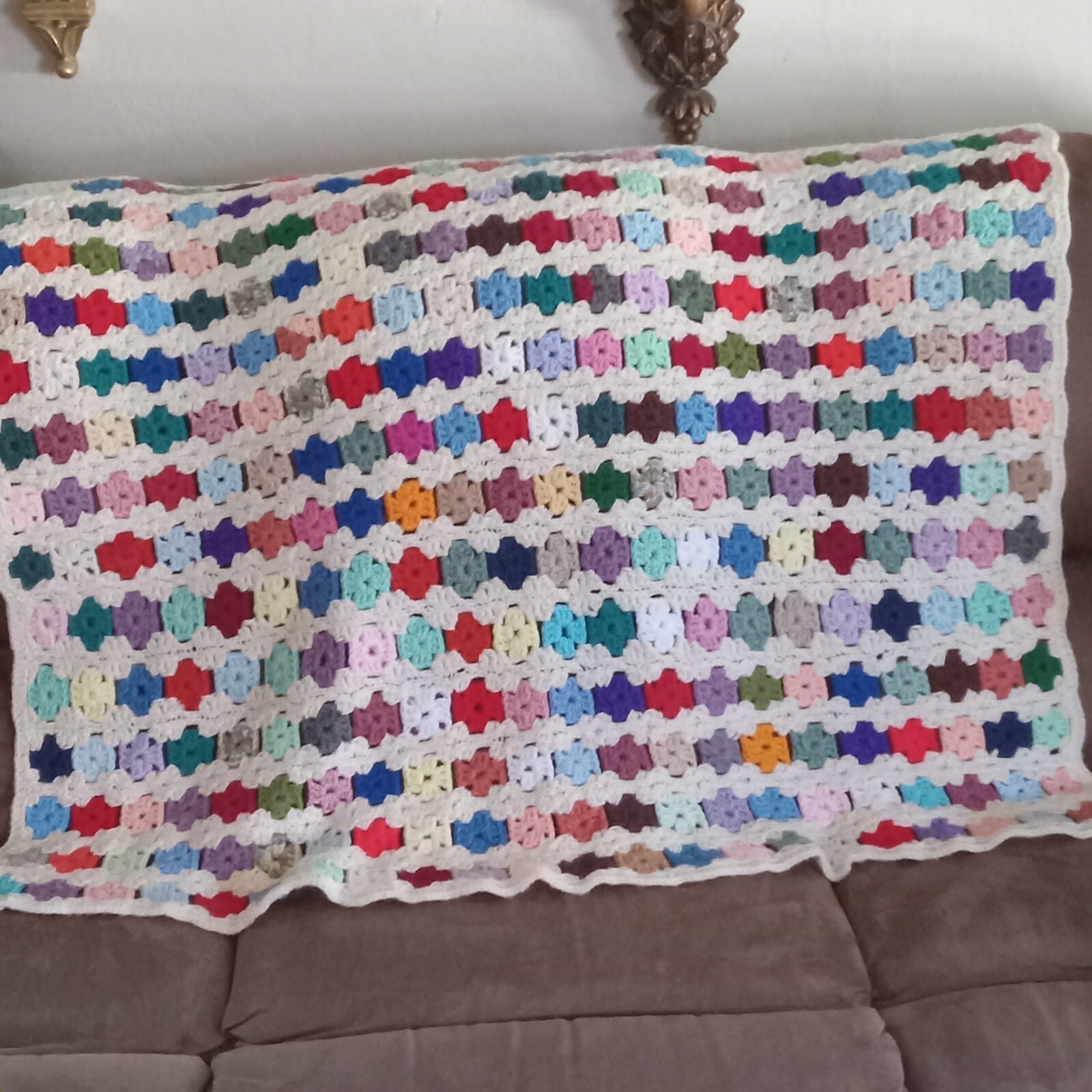 VTG hd crochet Granny square lap throw/afghan wht multi-colors wavy edge 36×42″