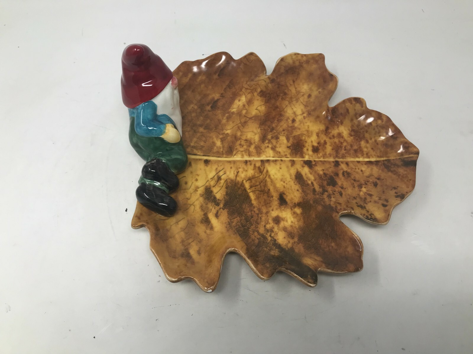 Maxcera Ceramic 10in Gnome Leaf Serving Plate AA02B49031