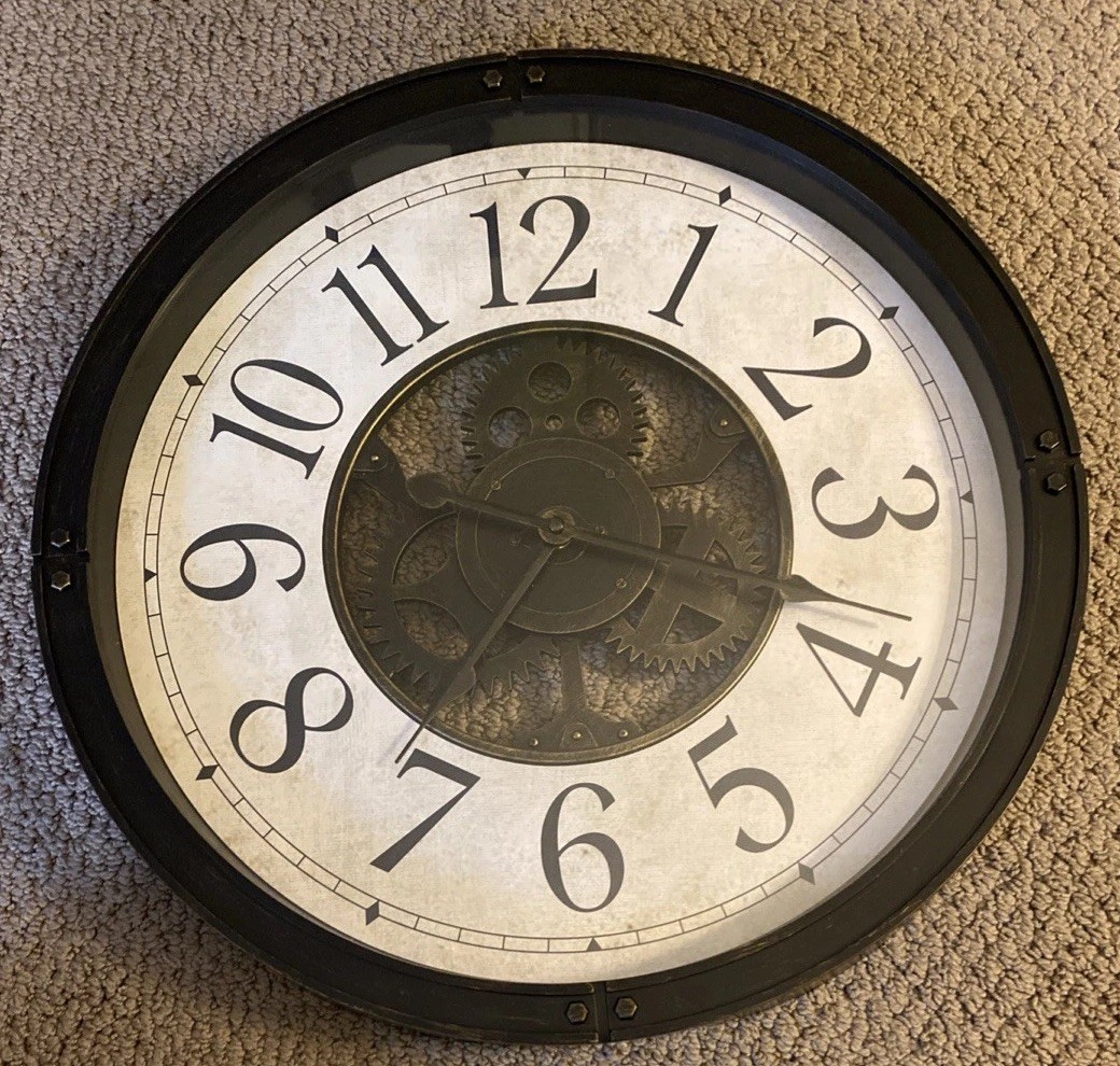 Vintage Style Gear Clock Round Wall Hang Décor Battery Powered 18” x 18”