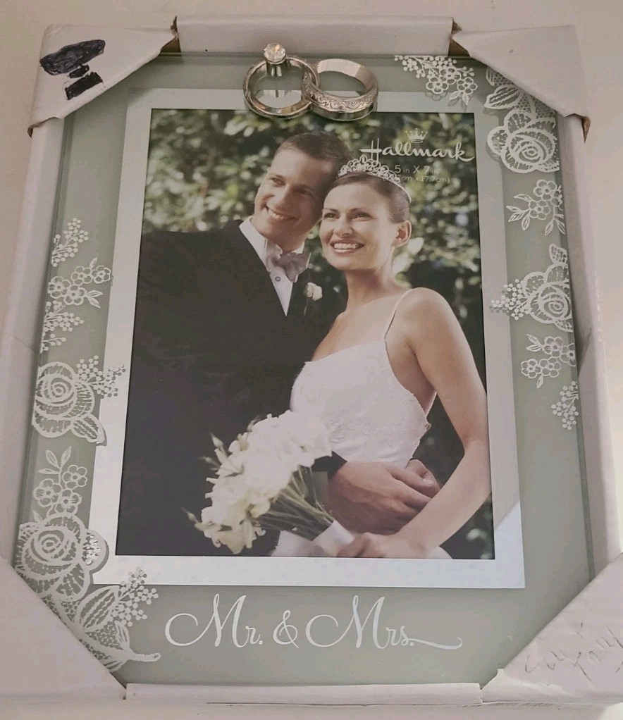 Hallmark Mr, and Mrs. Wedding Frame – 5×7 in