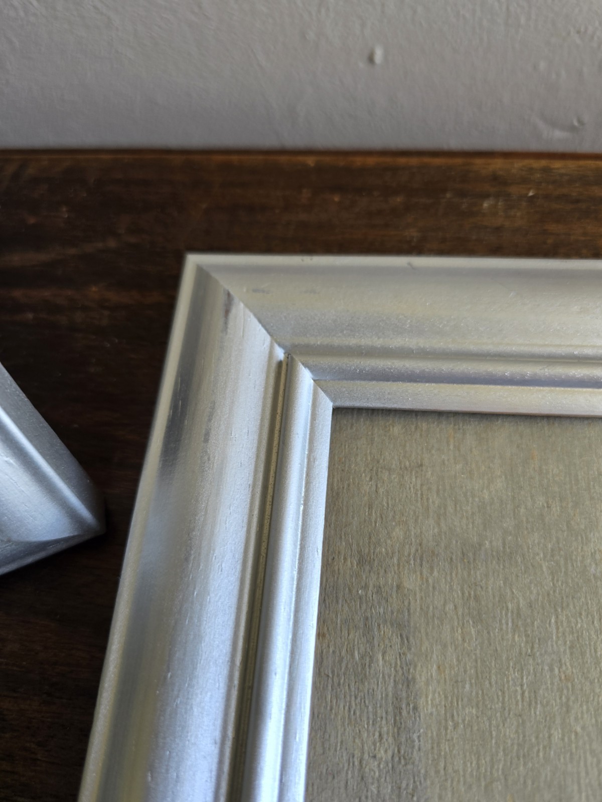 Set Of 2 Ornate Silver Wood Free Standing Picture Frames W/Glass Photo Sz 8 X 10