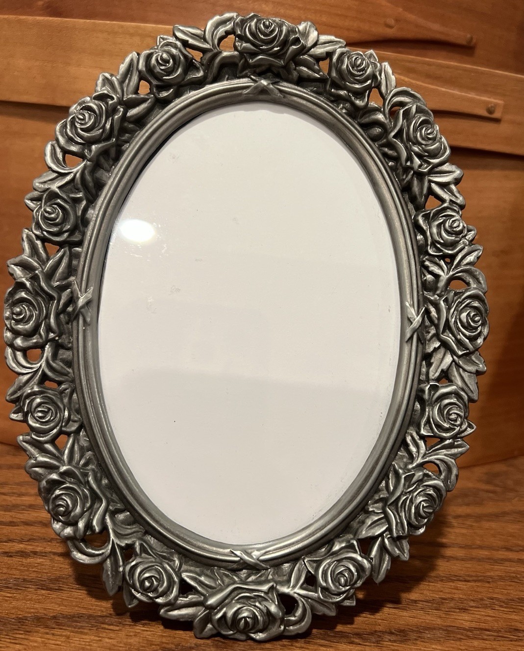Pewter Frame Oval Circled In Roses 6X5 Holds Approx 3.25 X 4.5 Photo