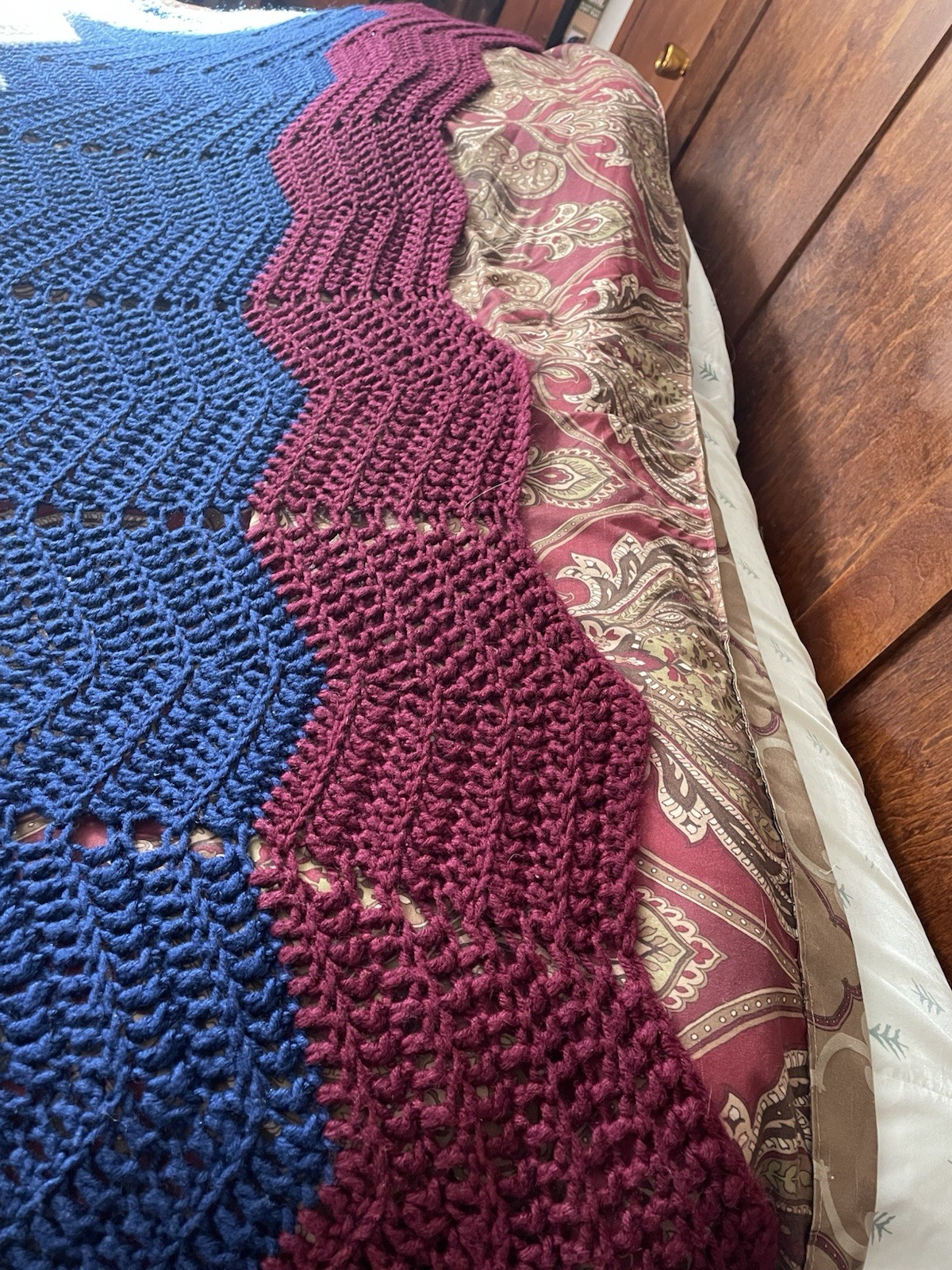 Red White Blue Hand Knit Afghan Lg Chevron Style Loose Knit 250 Yr USA 76×60