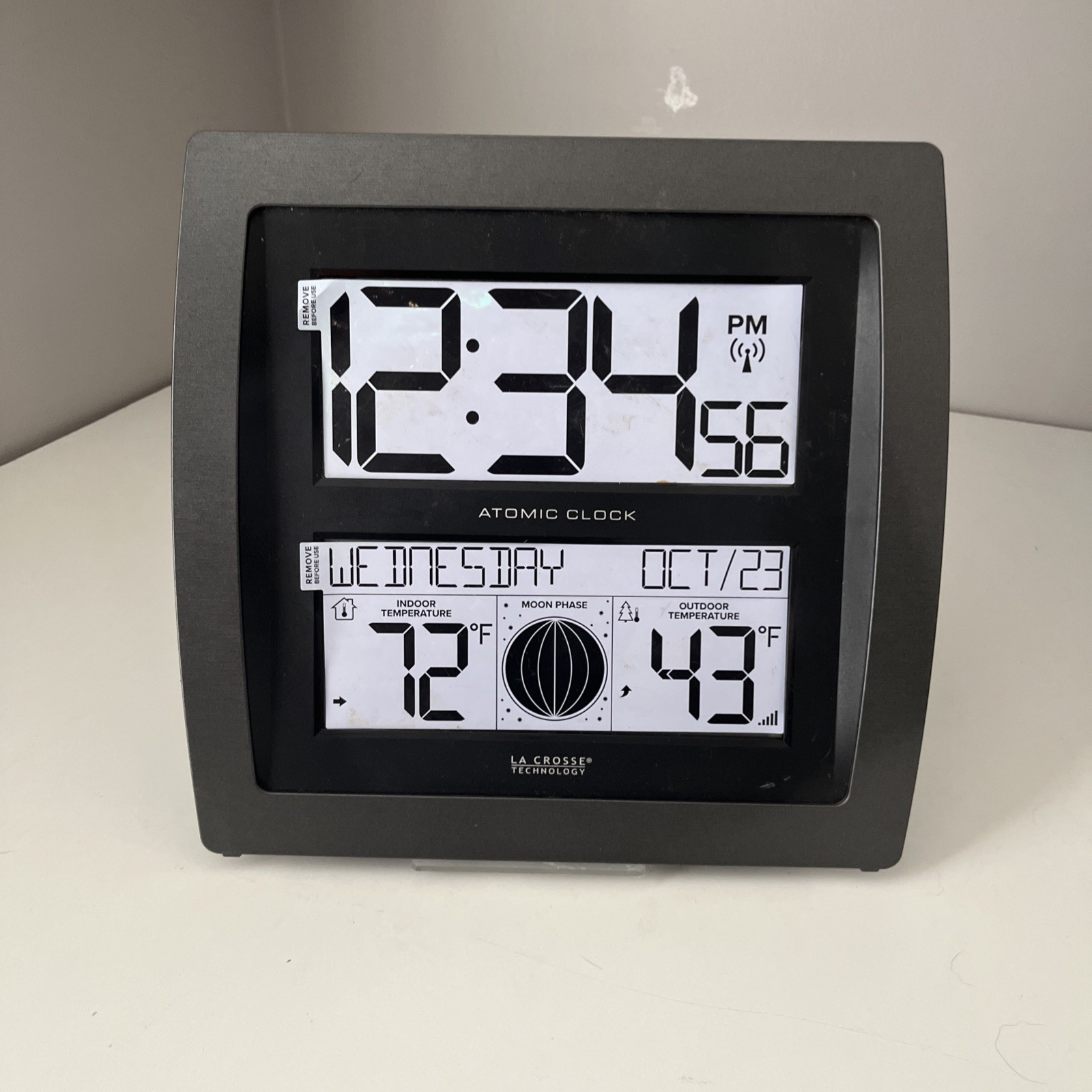 La Crosse Technology Curved Digital Atomic Wall Clock