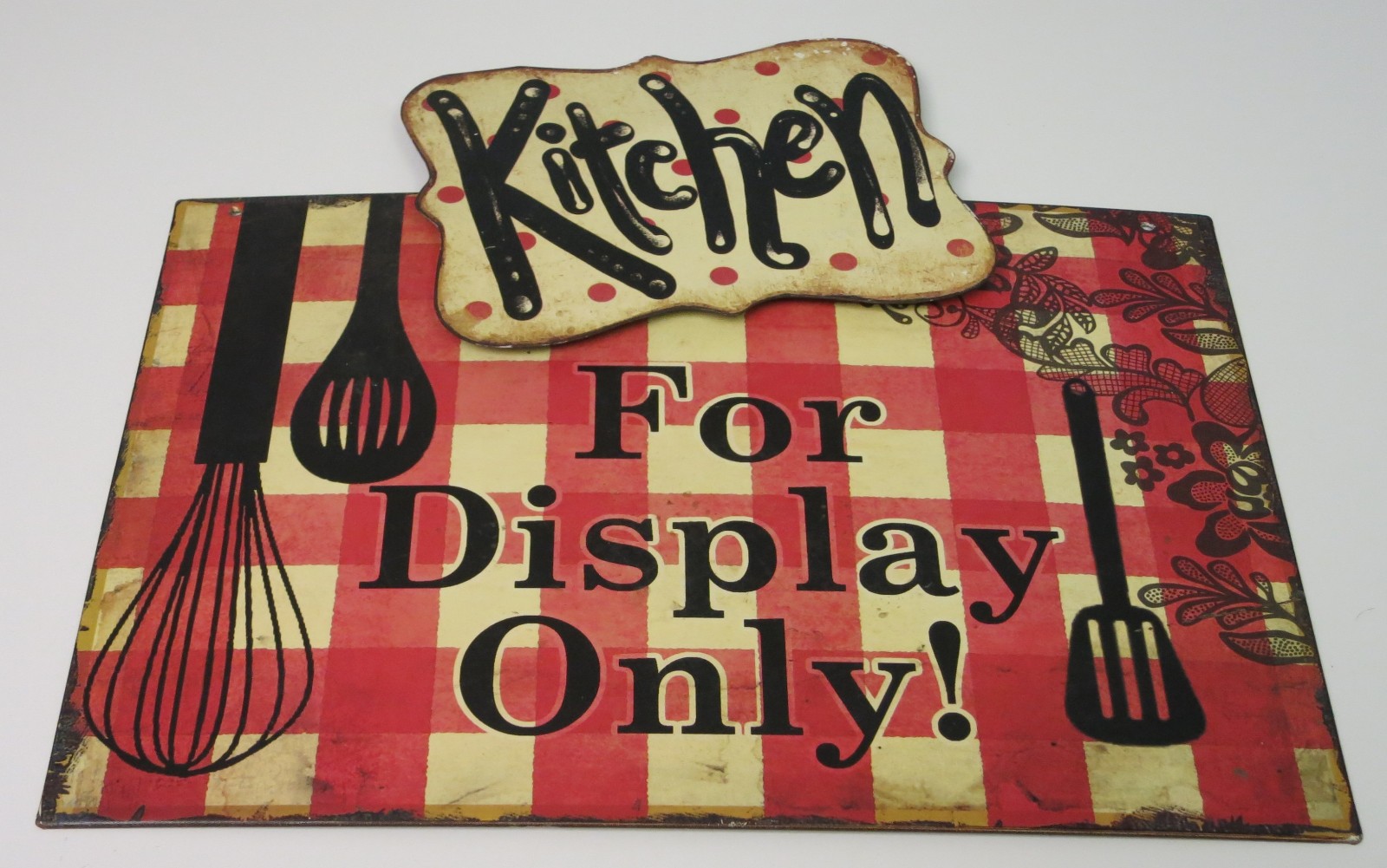 Kitchen for Display Only Three-Dimensional Sign Metal Art Wall Décor Red Plaid
