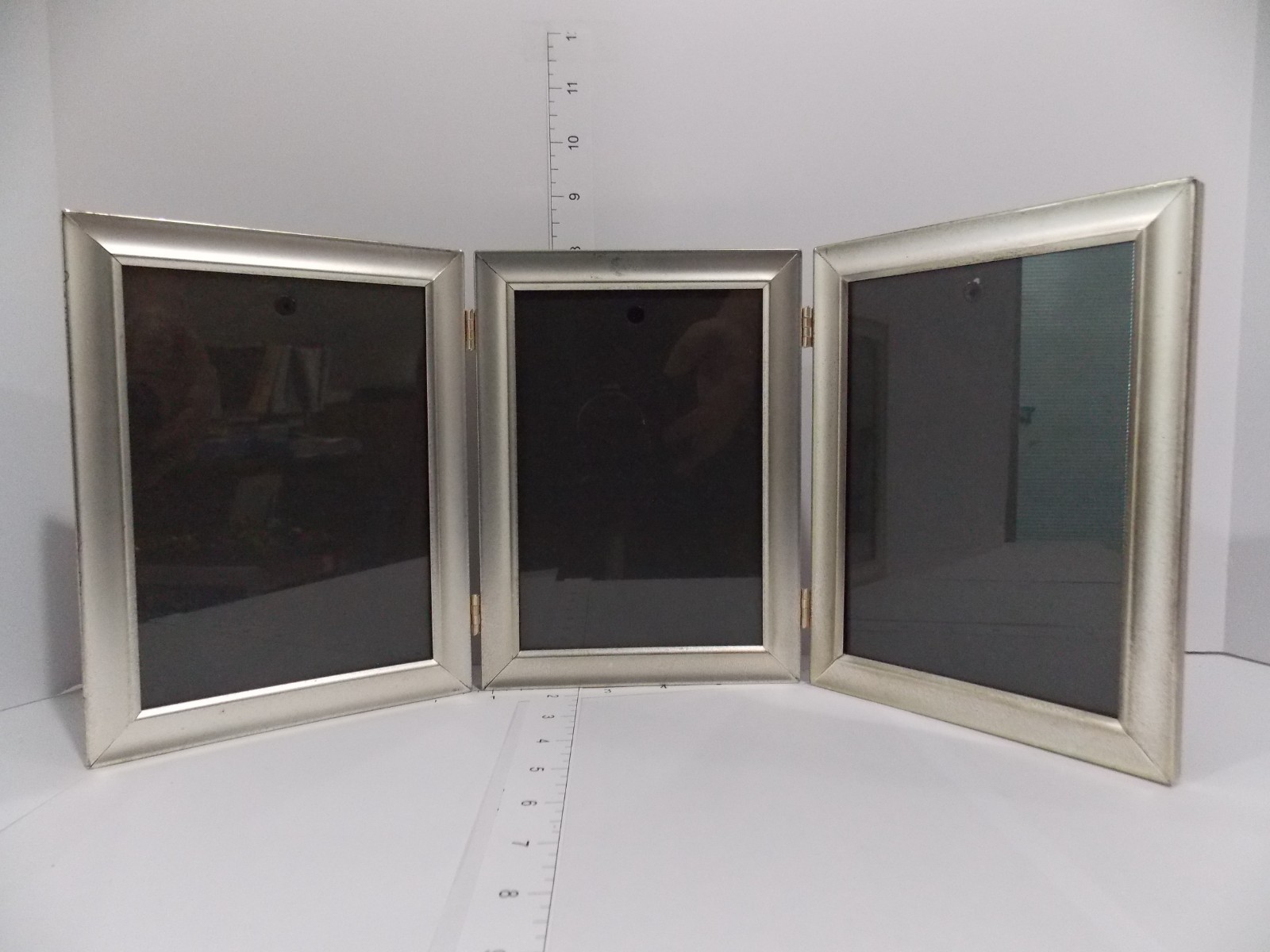 Silver Triple Folding Hinged Picture Frame 5×7 Tabletop or Wall Display Used